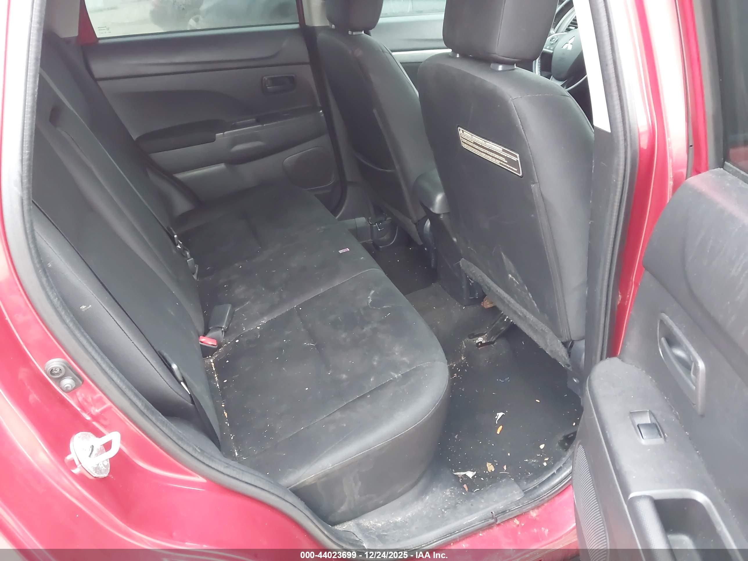 MITSUBISHI OUTLANDER image 8