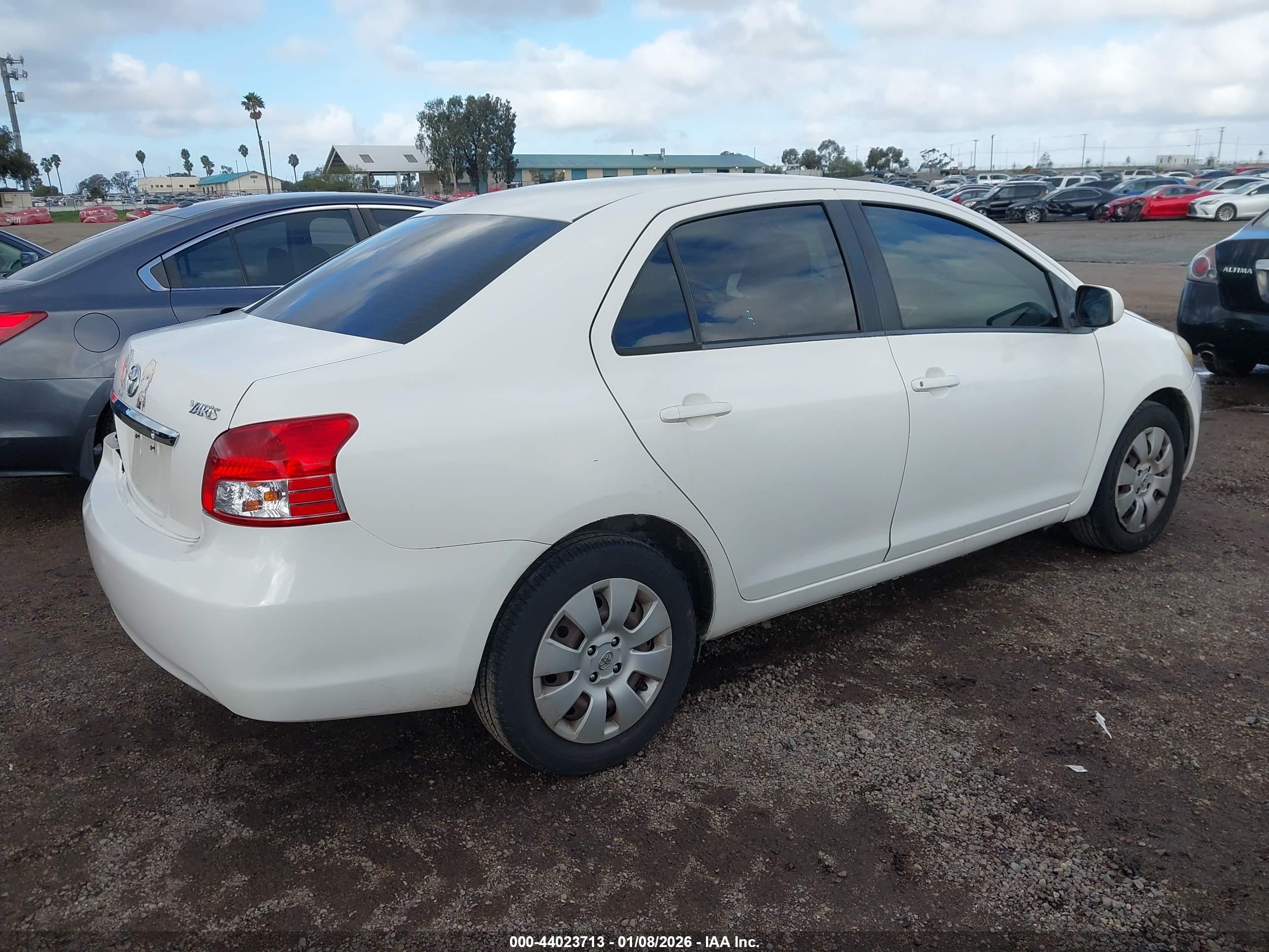 TOYOTA YARIS image 4