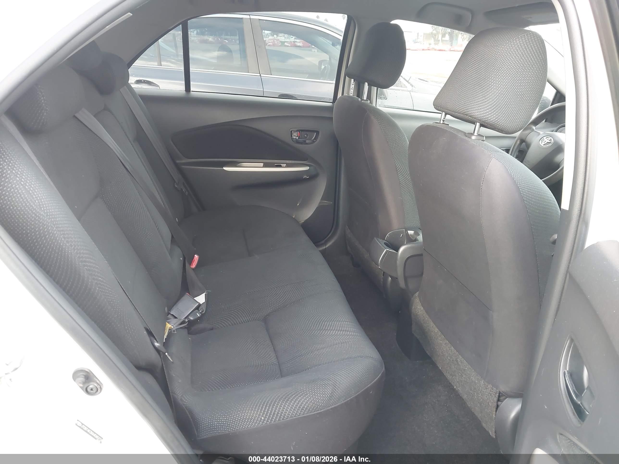 TOYOTA YARIS image 8