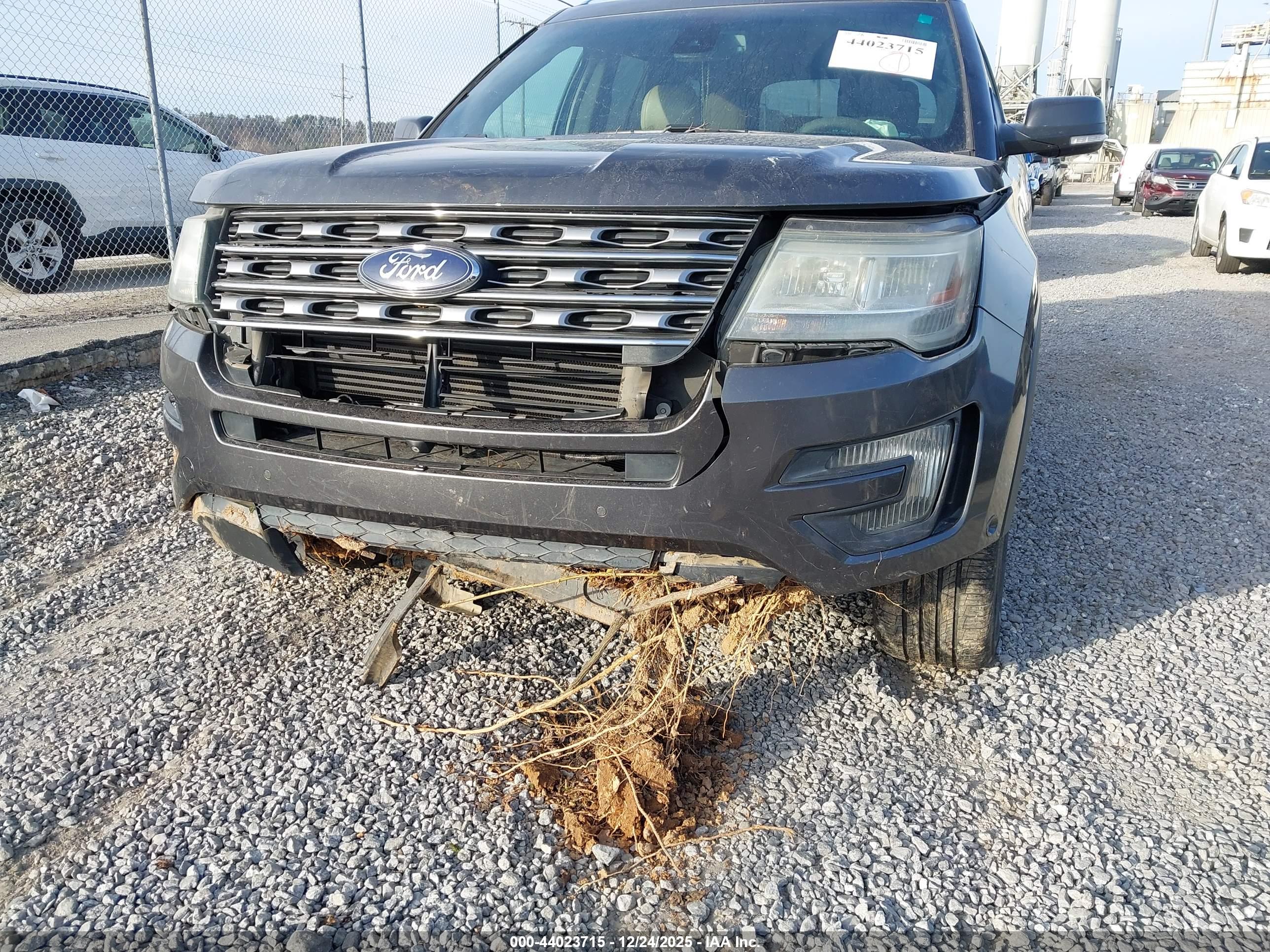 FORD EXPLORER image 6