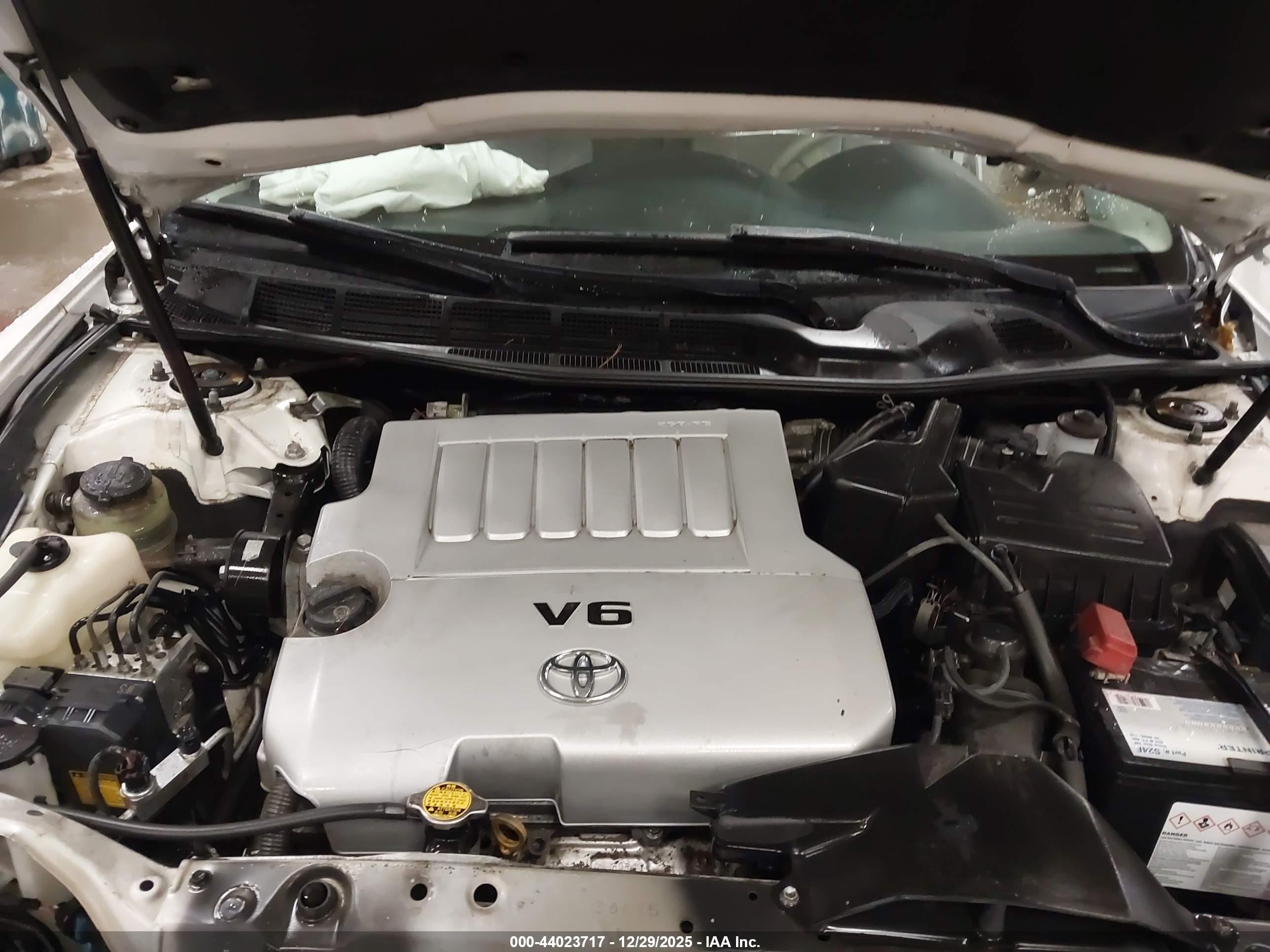 TOYOTA AVALON image 10