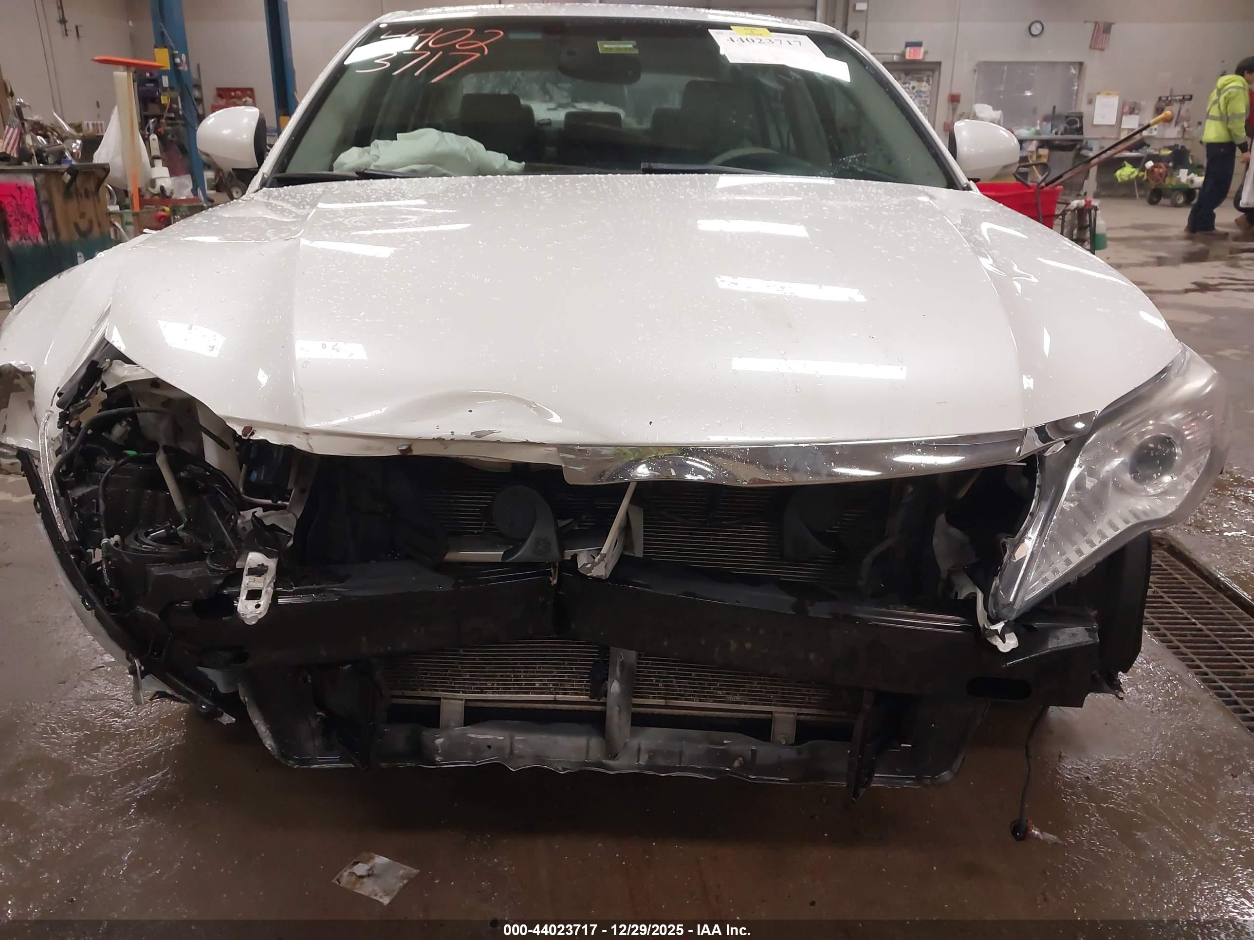 TOYOTA AVALON image 6