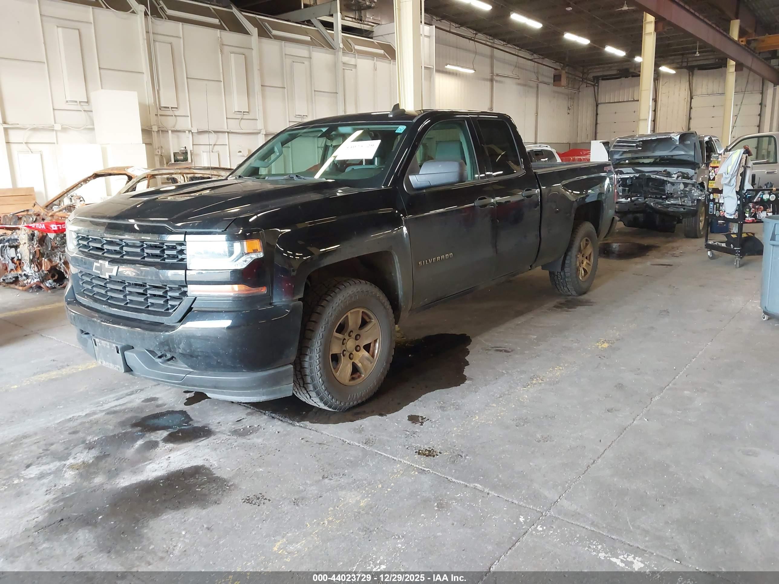 CHEVROLET SILVERADO image 2