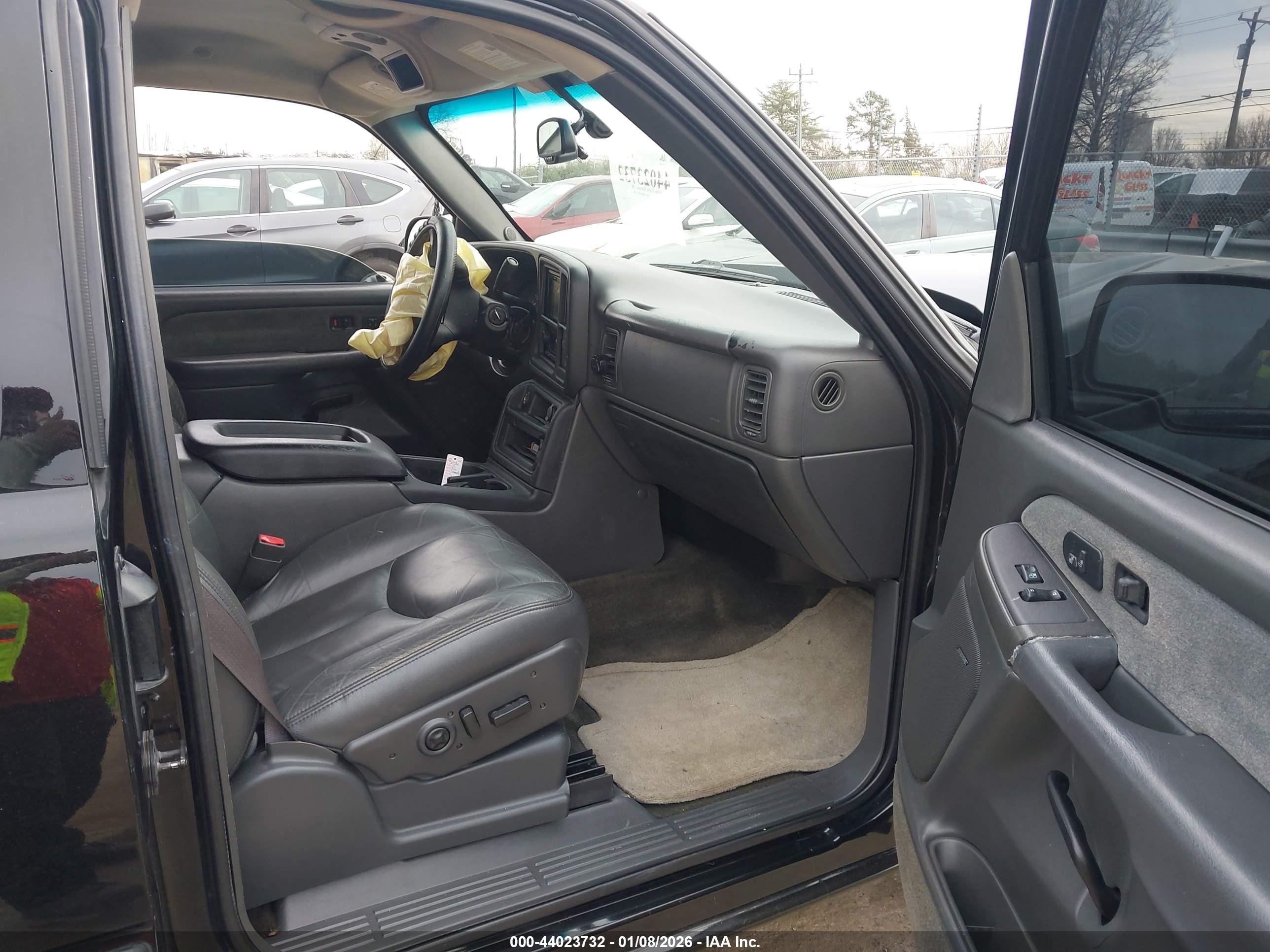 CHEVROLET SILVERADO image 5