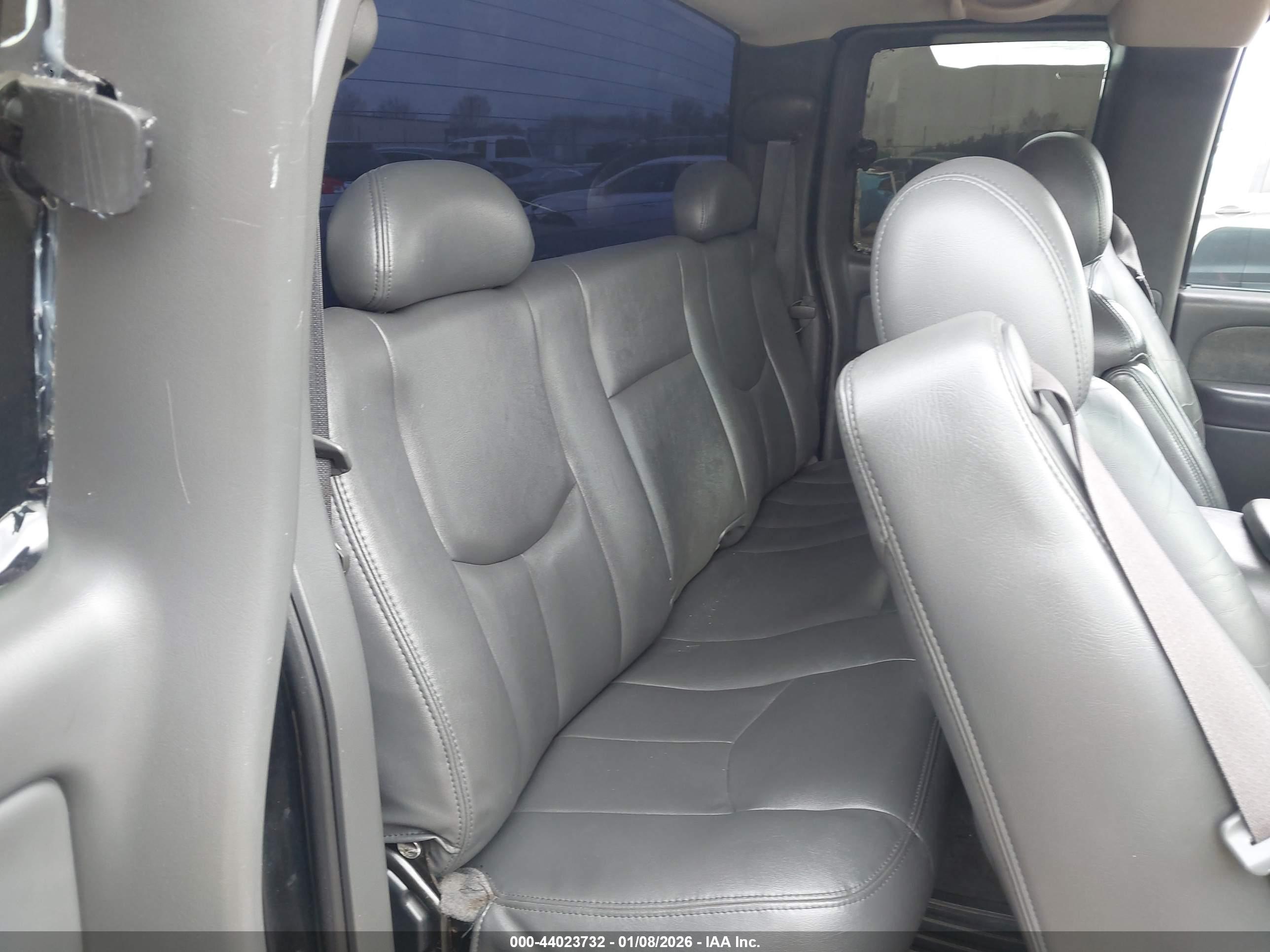 CHEVROLET SILVERADO image 8