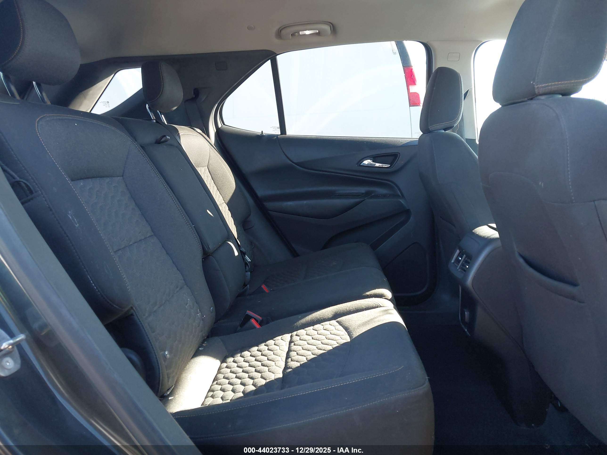 CHEVROLET EQUINOX image 8
