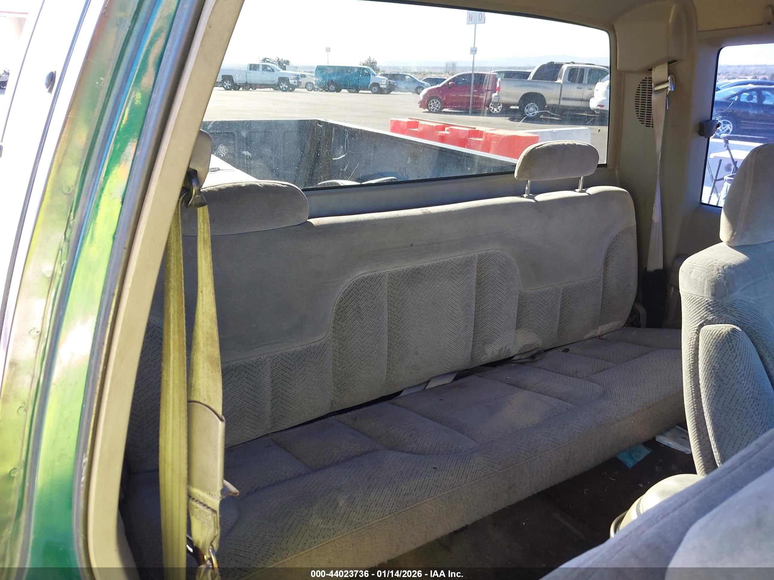 CHEVROLET GMT-400 image 8