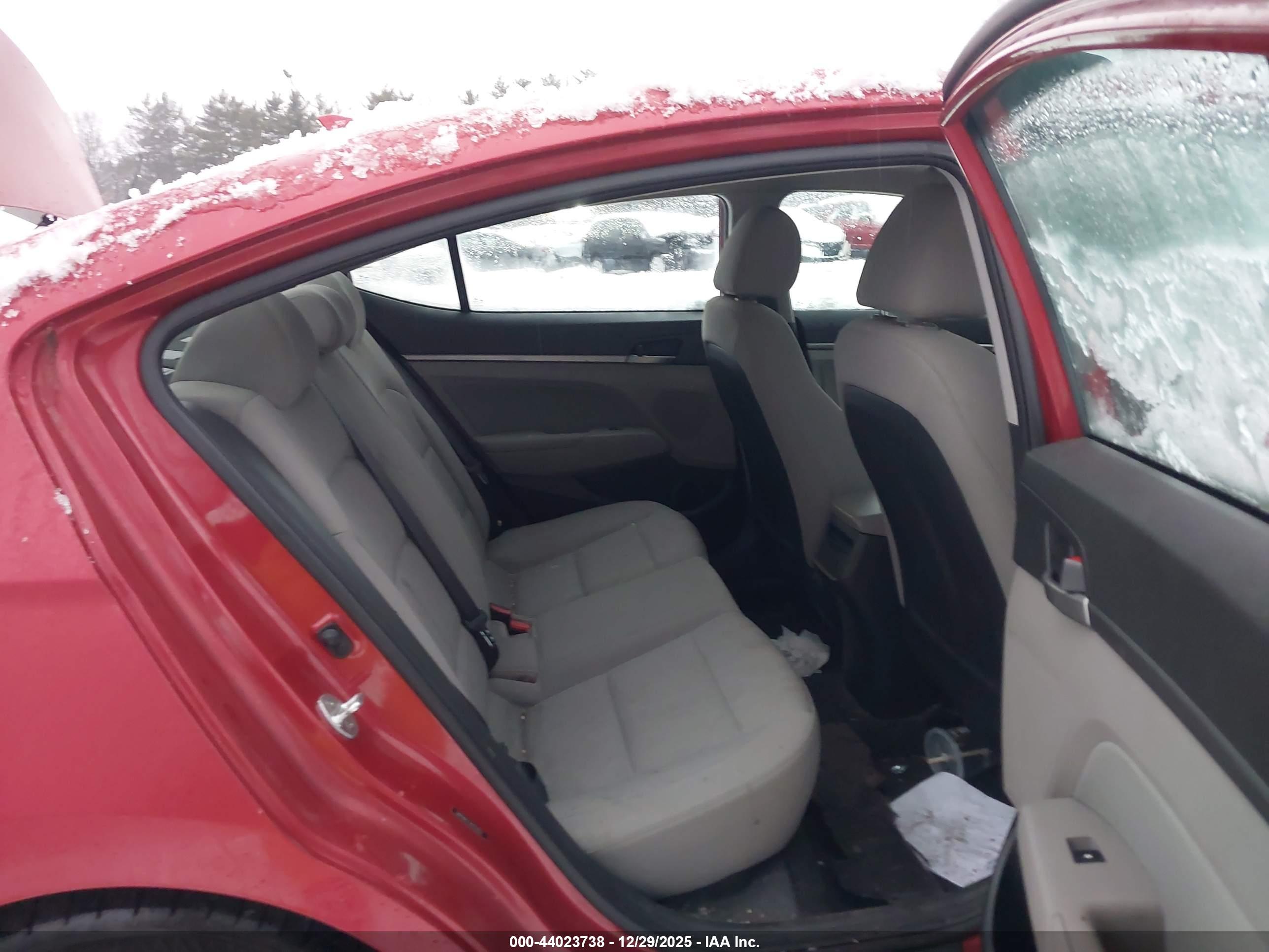 HYUNDAI ELANTRA image 8