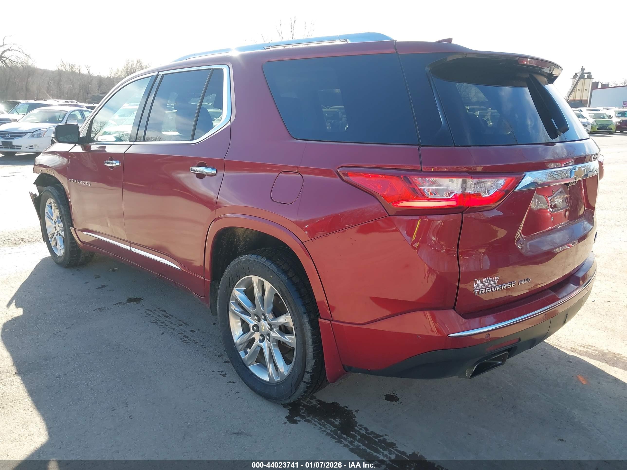 CHEVROLET TRAVERSE image 3