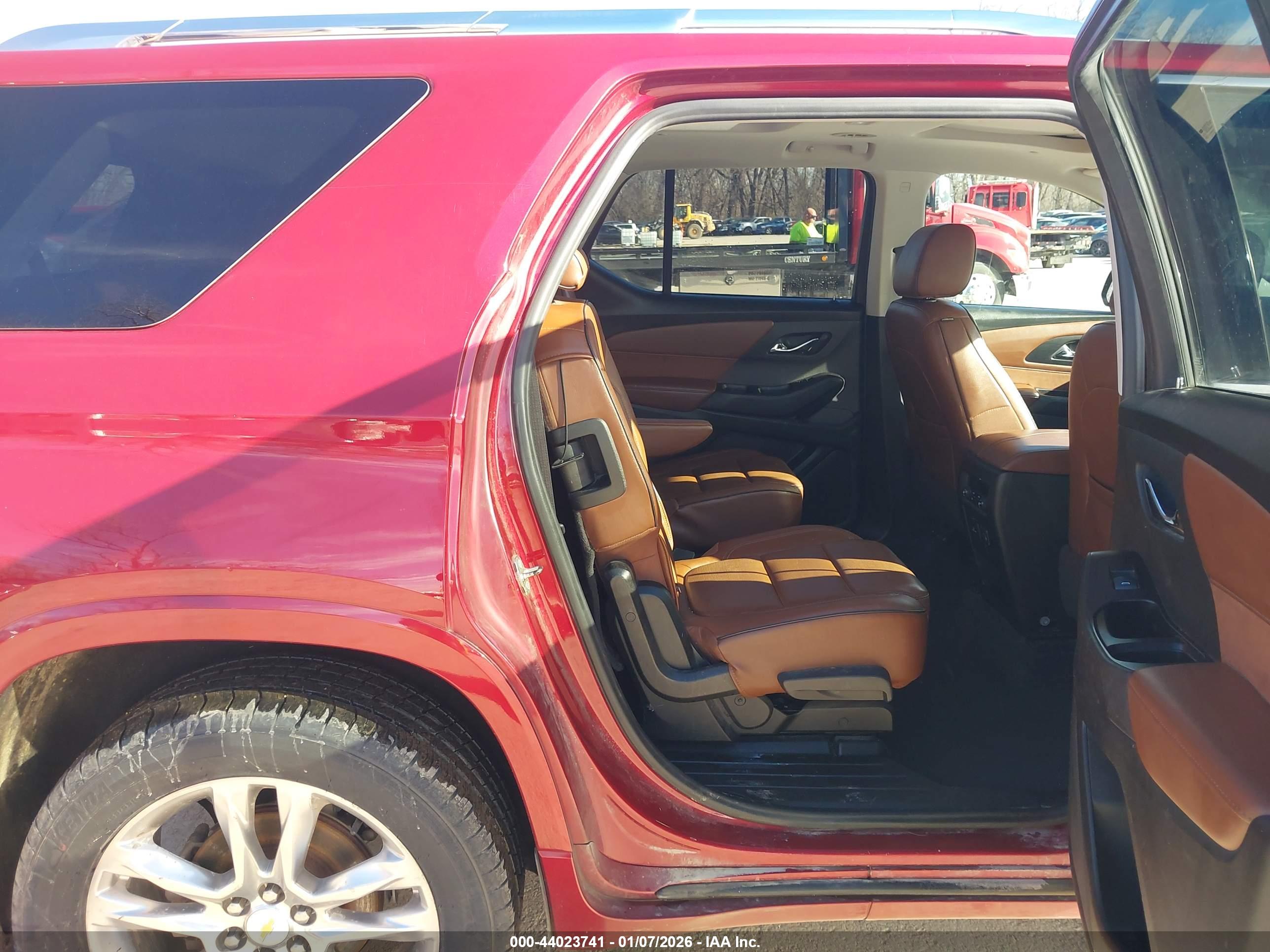 CHEVROLET TRAVERSE image 8
