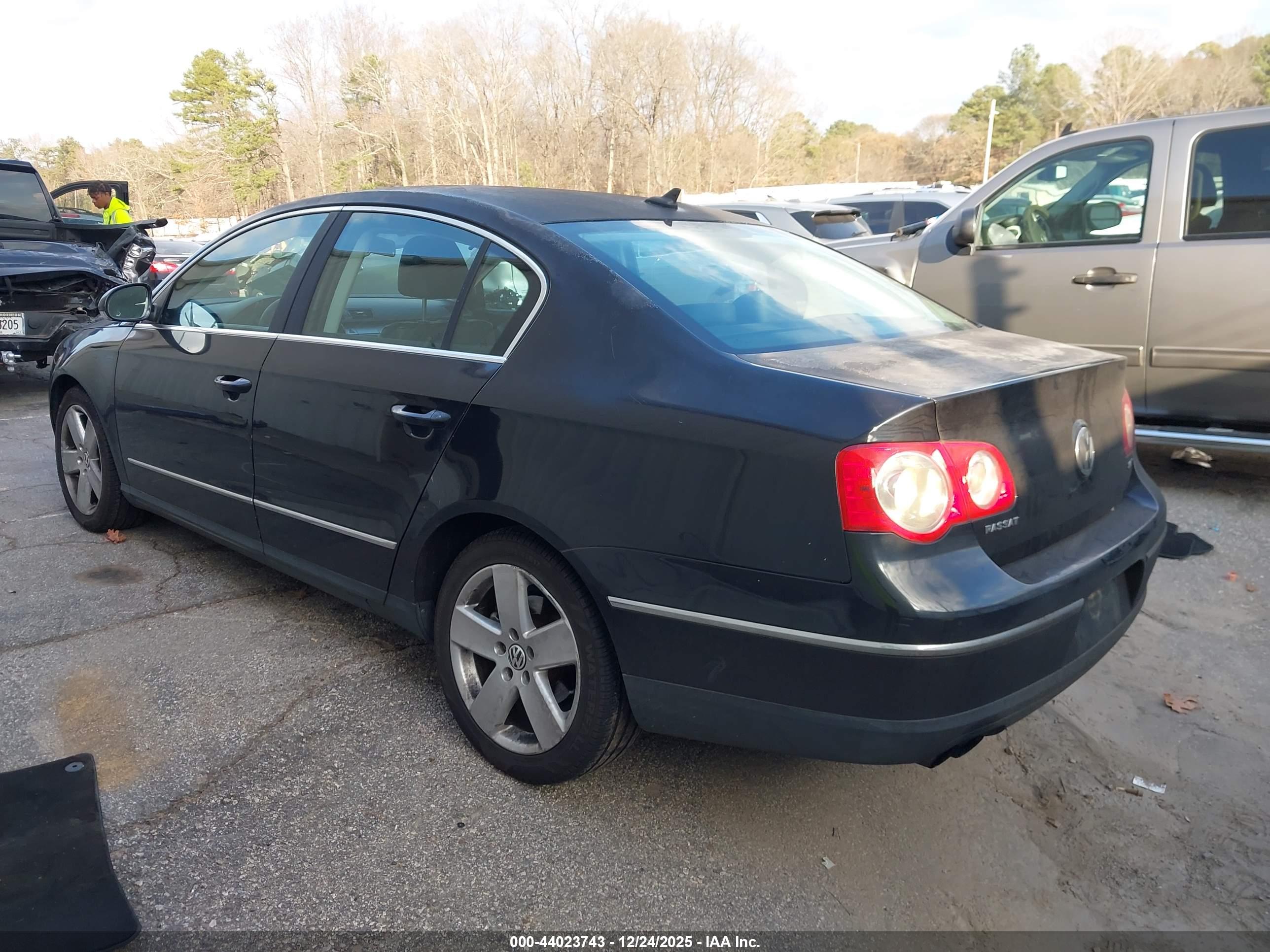 VOLKSWAGEN PASSAT image 3