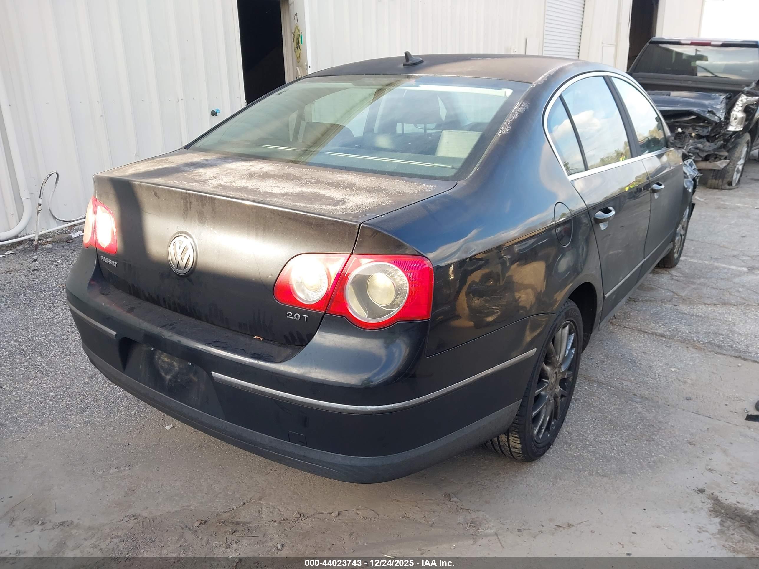 VOLKSWAGEN PASSAT image 4
