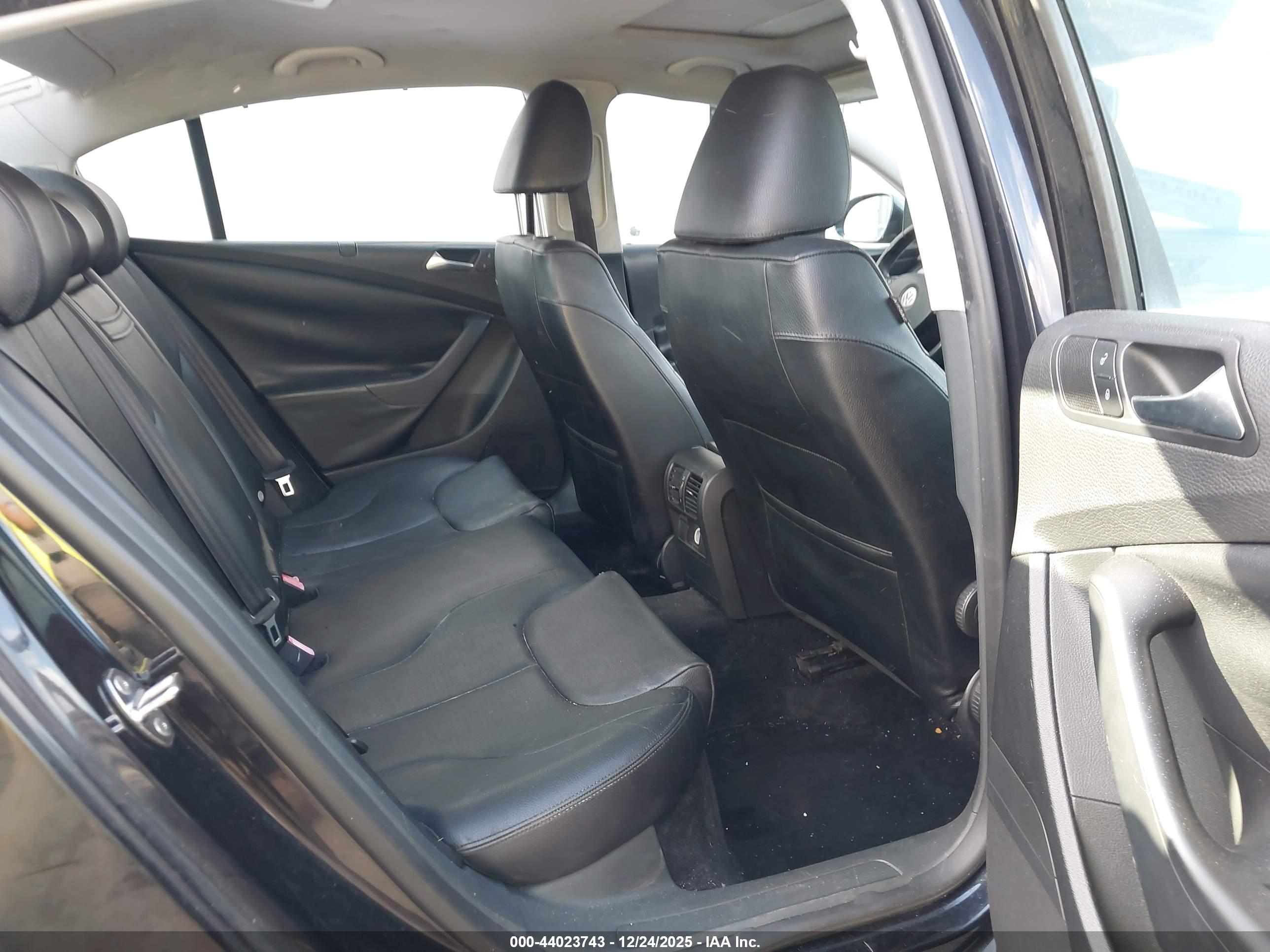VOLKSWAGEN PASSAT image 8