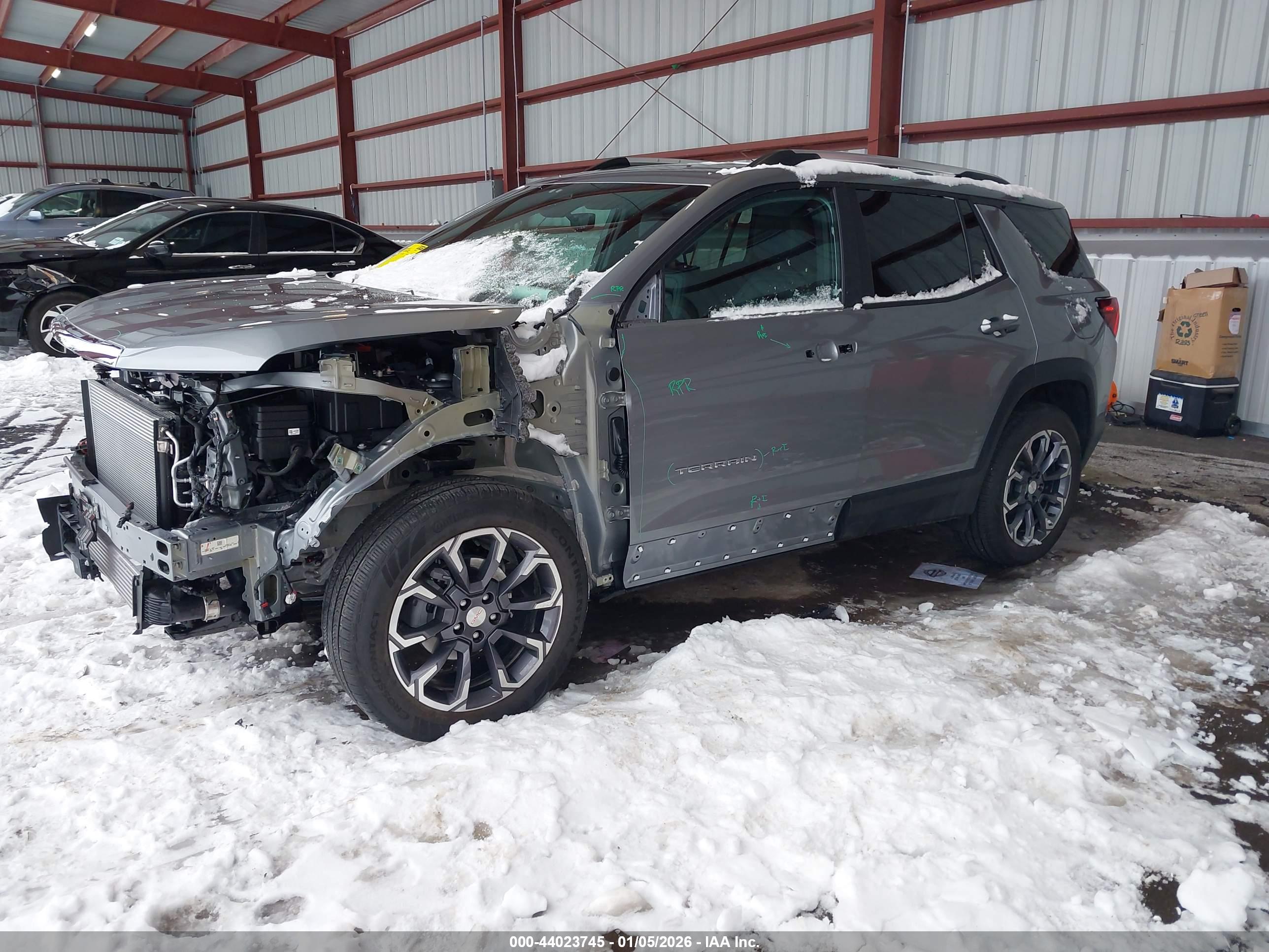GMC TERRAIN image 2