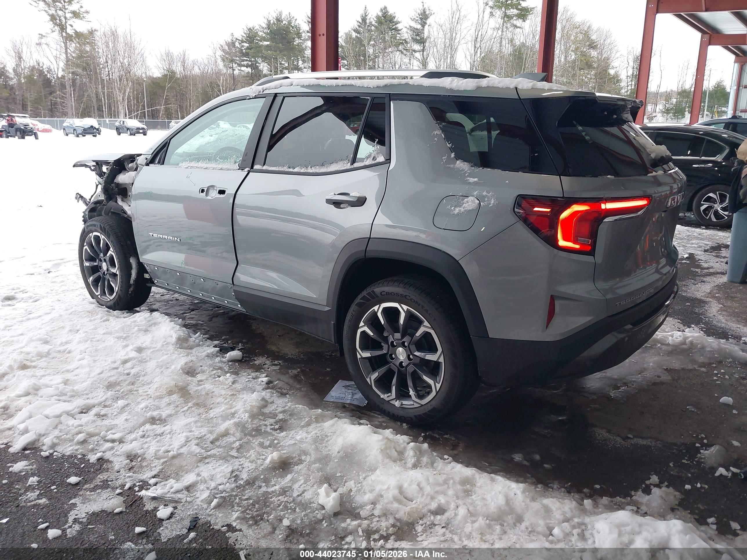 GMC TERRAIN image 3