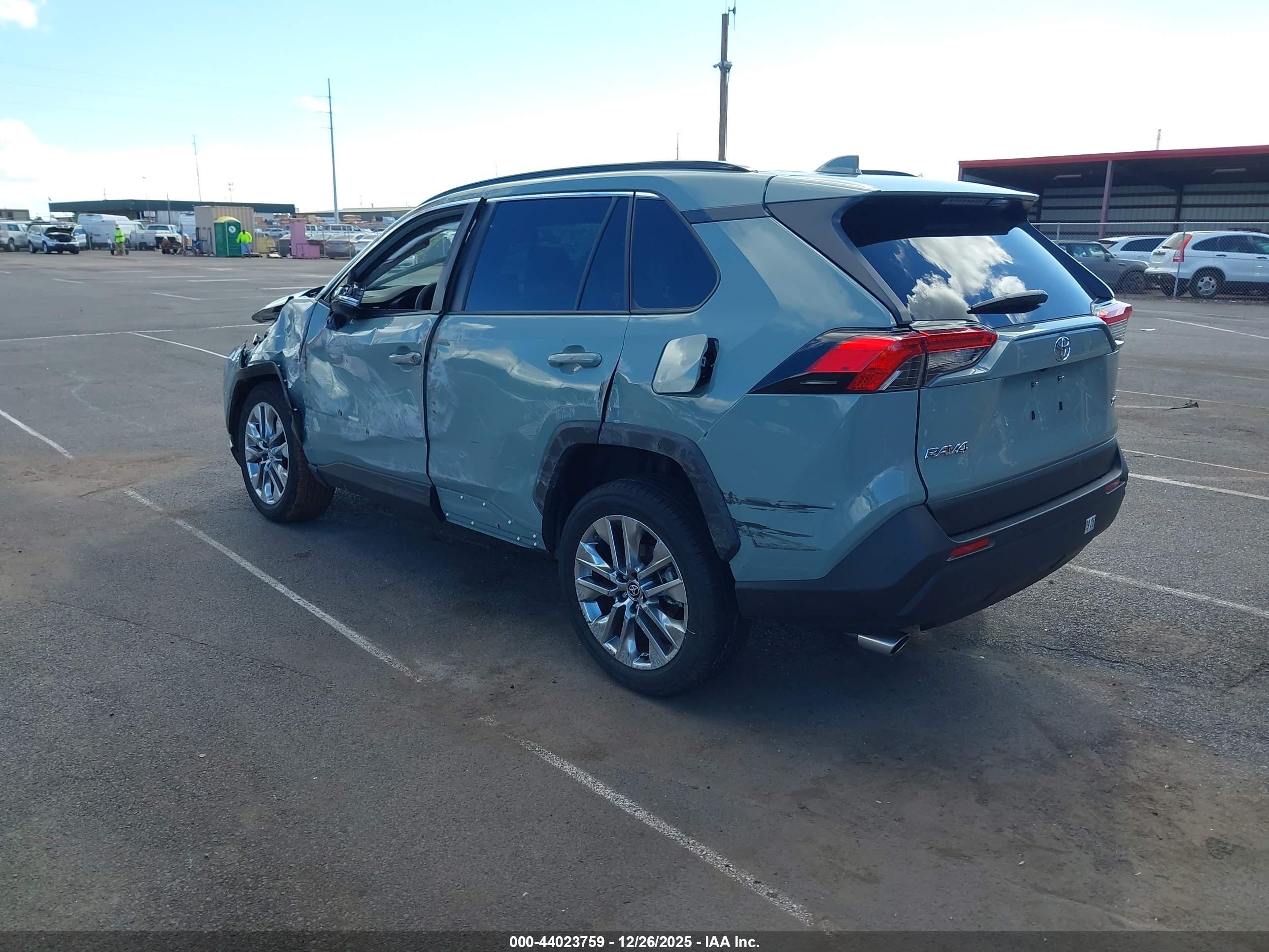 TOYOTA RAV4 image 3