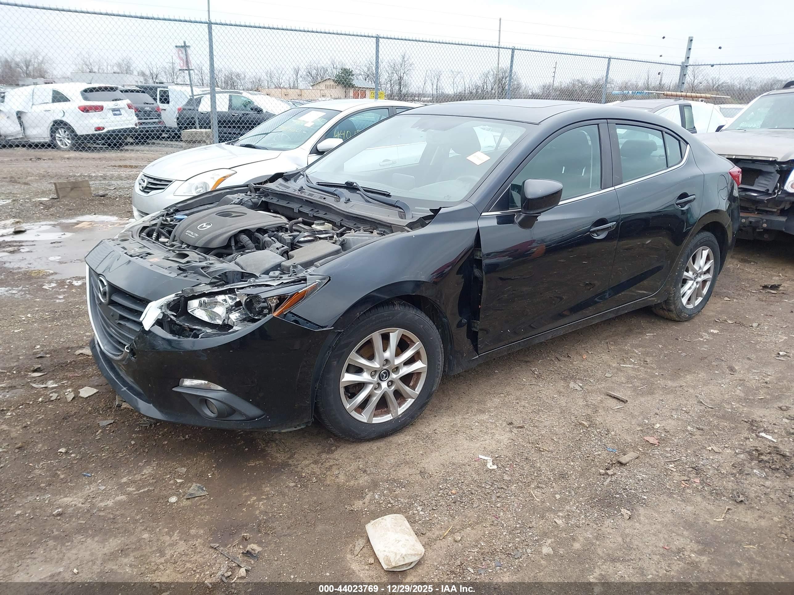 MAZDA MAZDA3 image 2