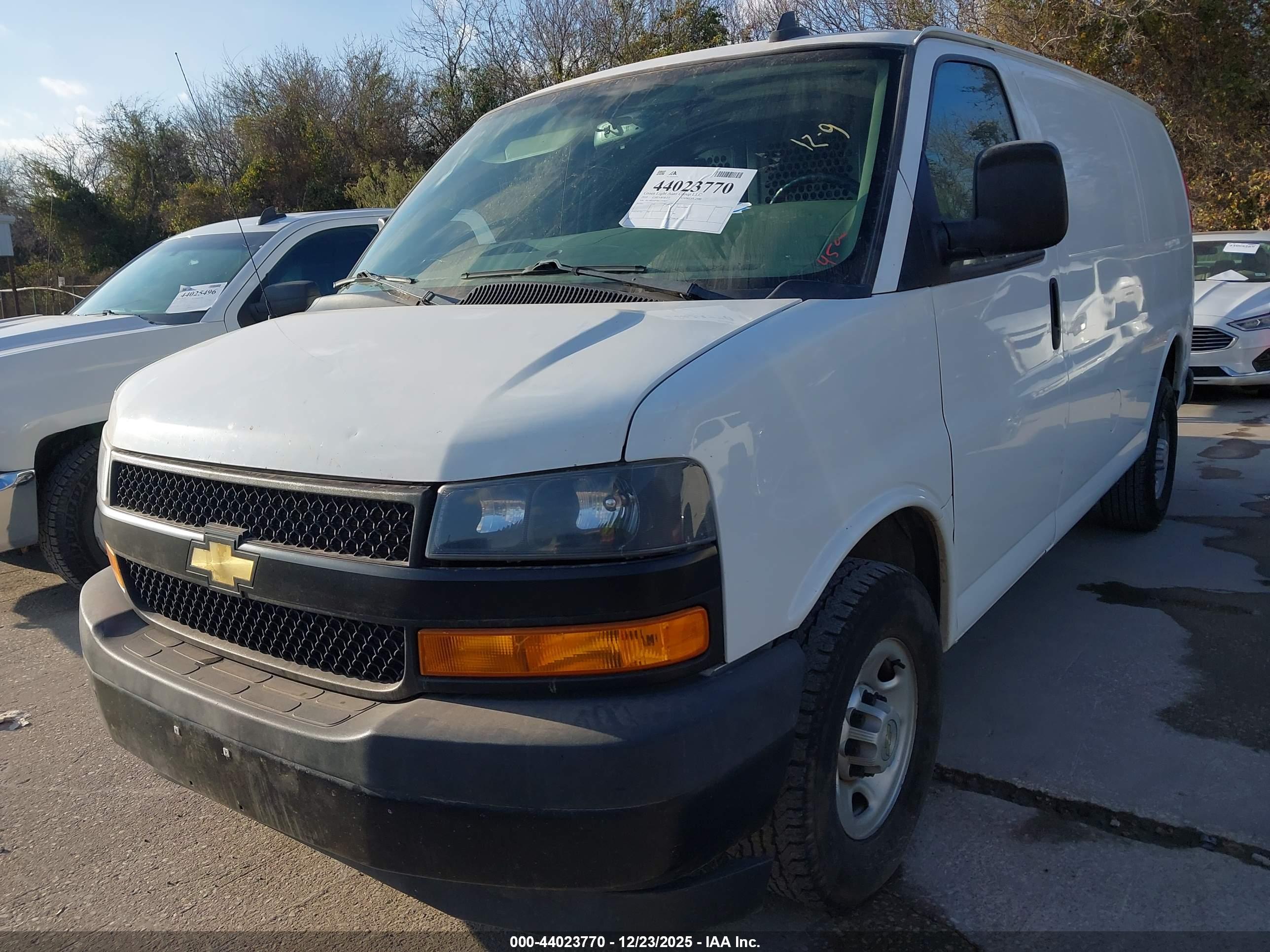 CHEVROLET EXPRESS image 2