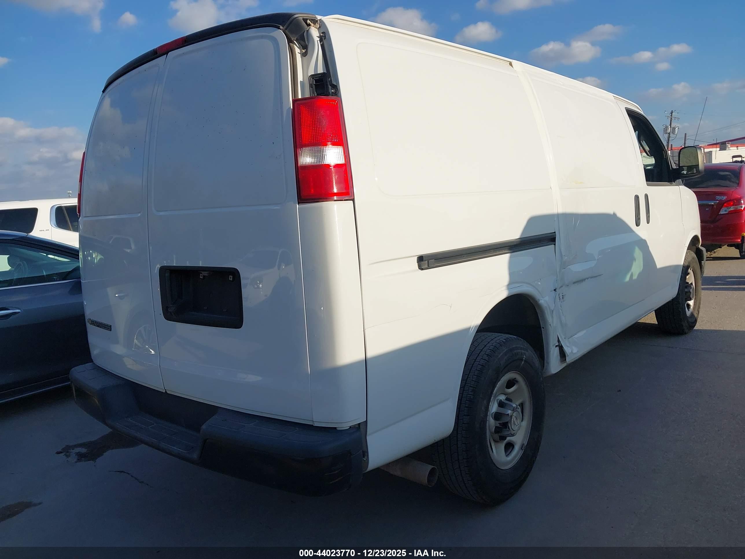 CHEVROLET EXPRESS image 4