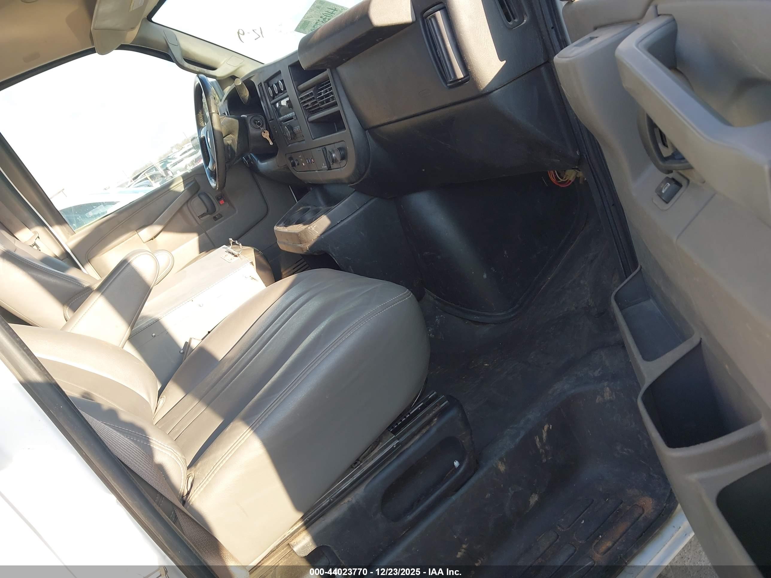 CHEVROLET EXPRESS image 5