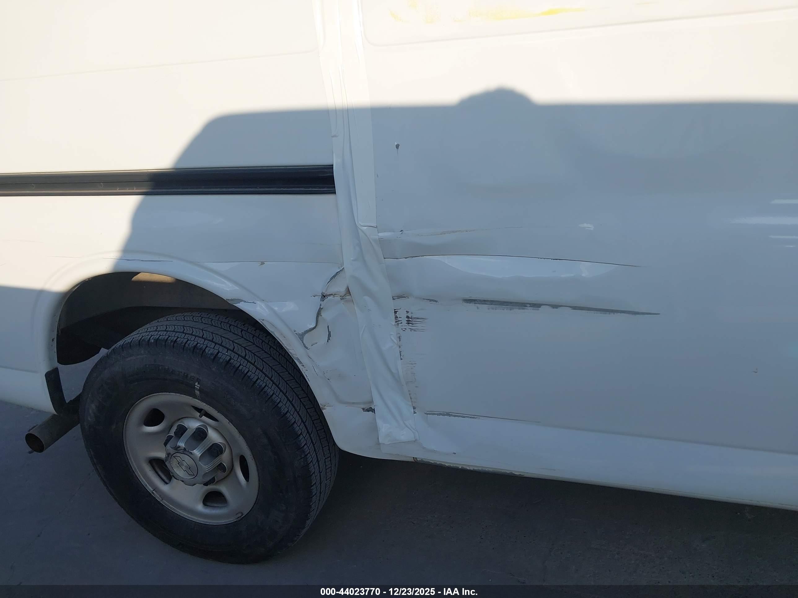 CHEVROLET EXPRESS image 6