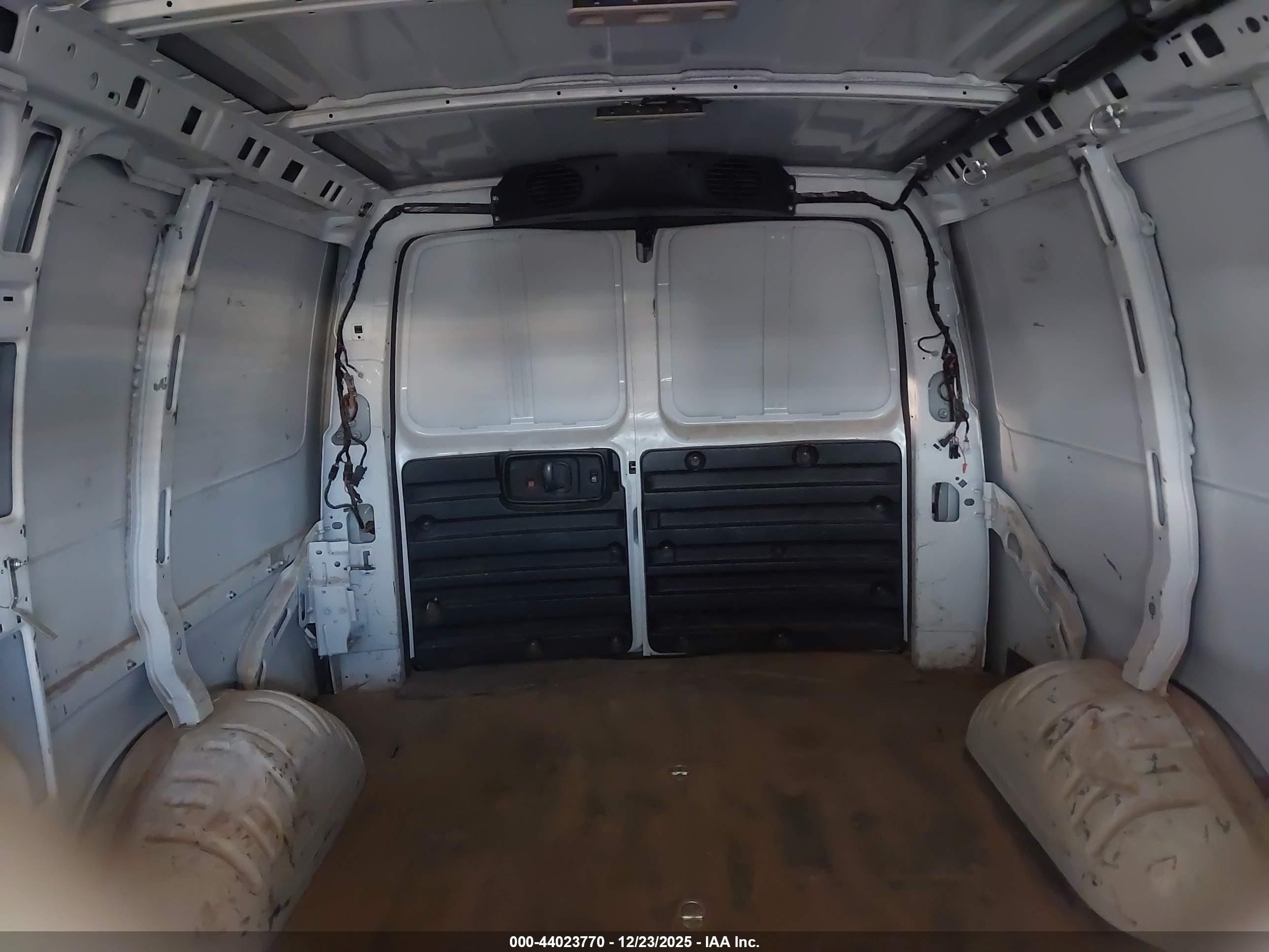 CHEVROLET EXPRESS image 8