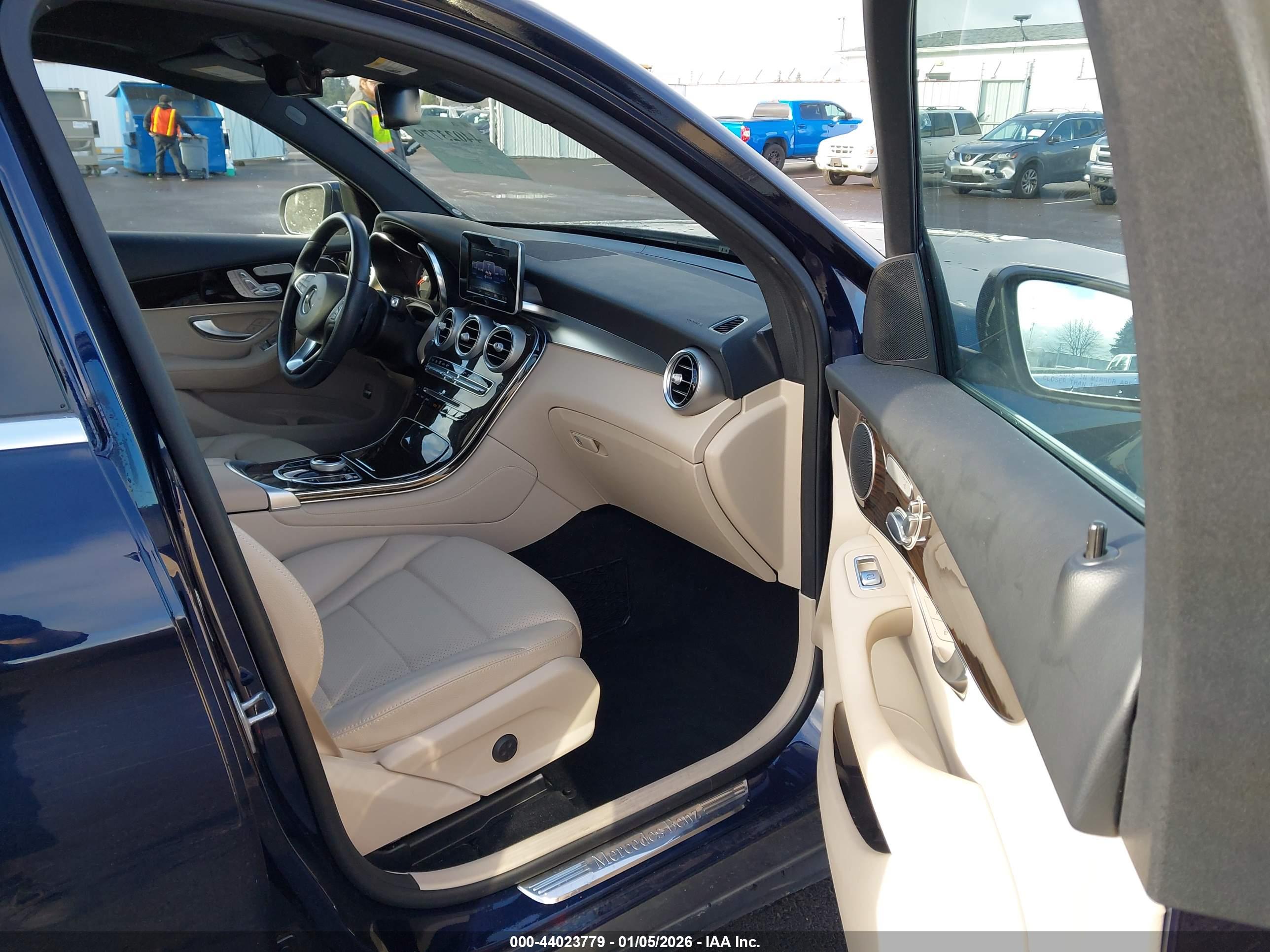 MERCEDES-BENZ GLC image 5