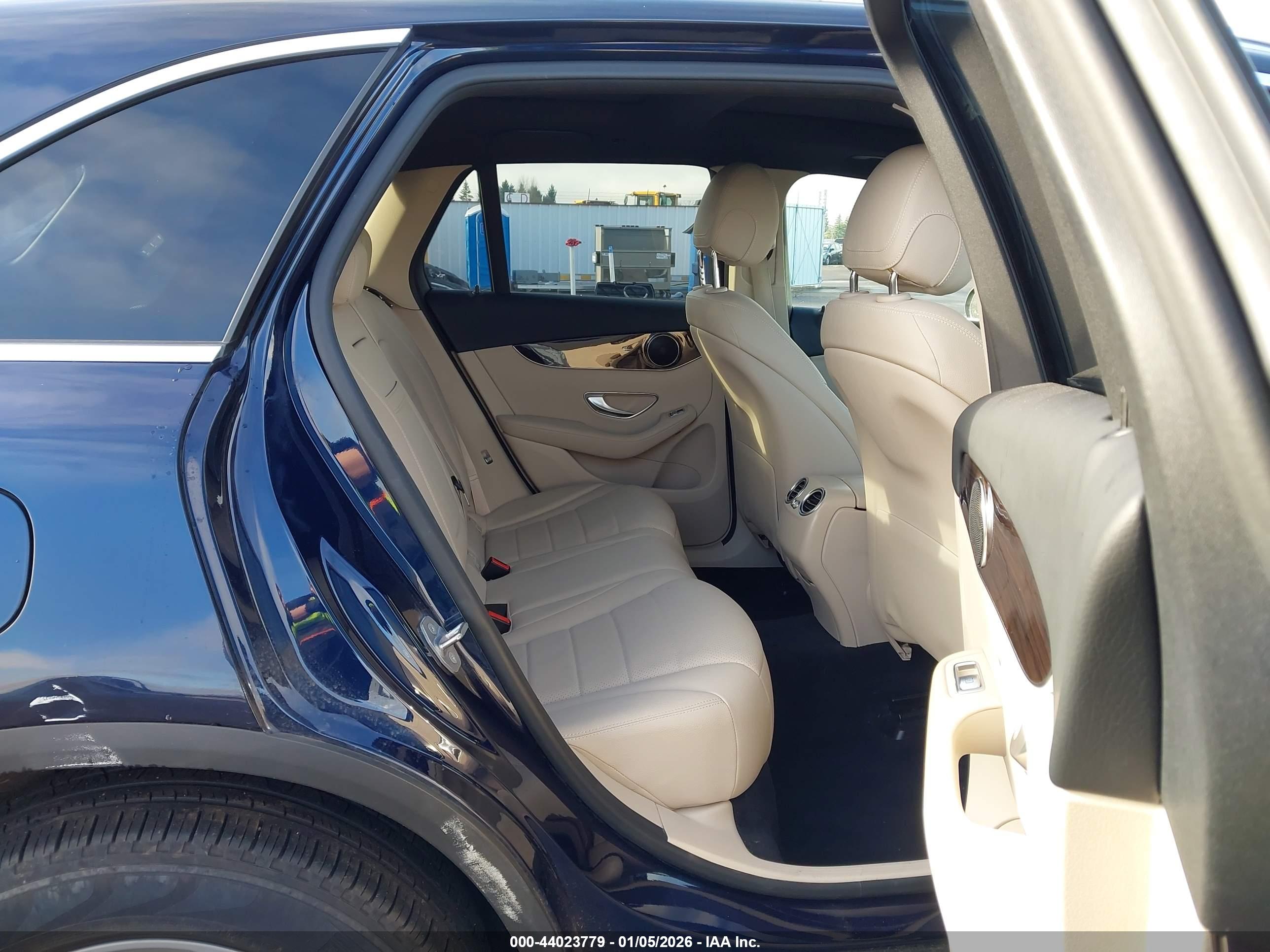MERCEDES-BENZ GLC image 8