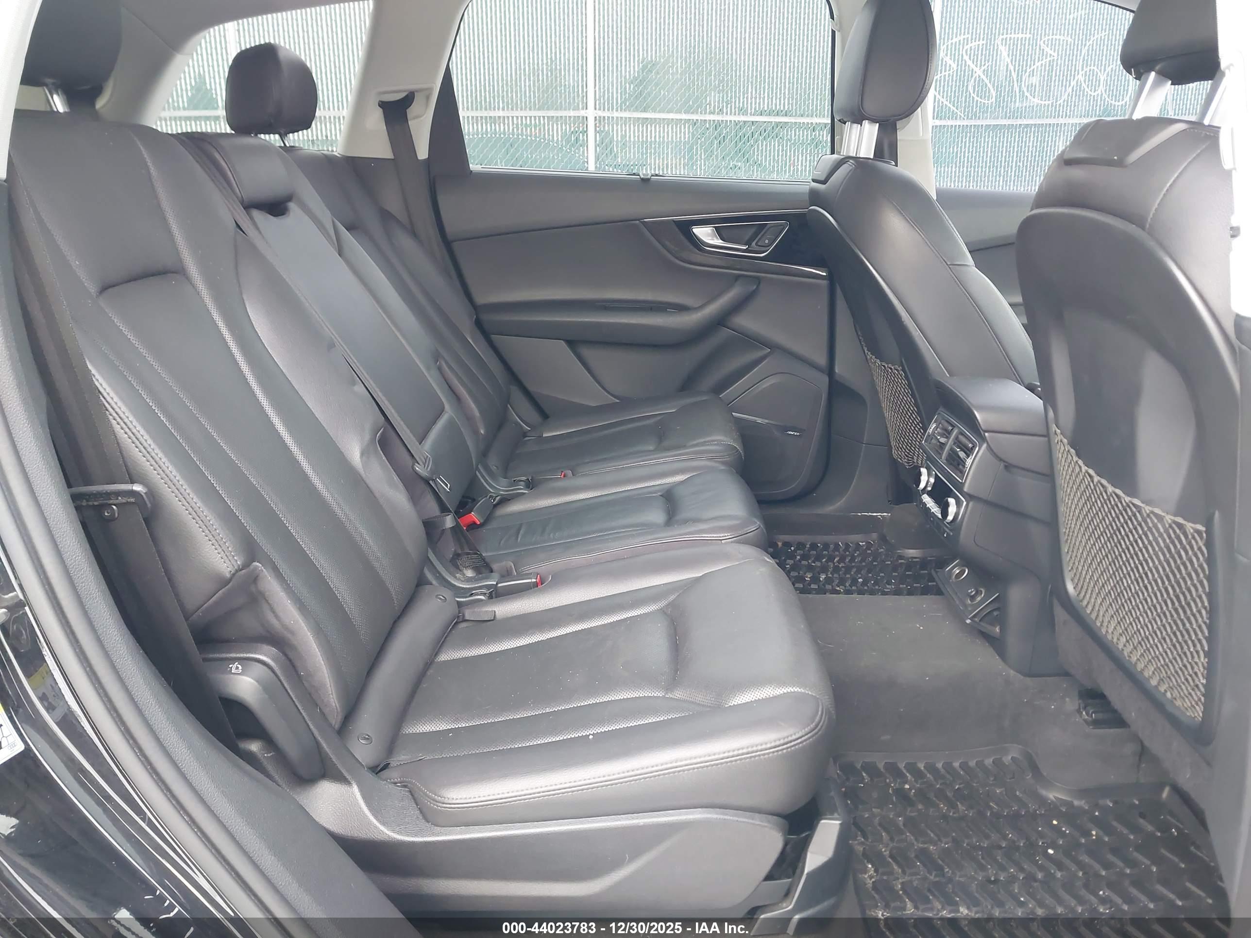AUDI Q7 image 8