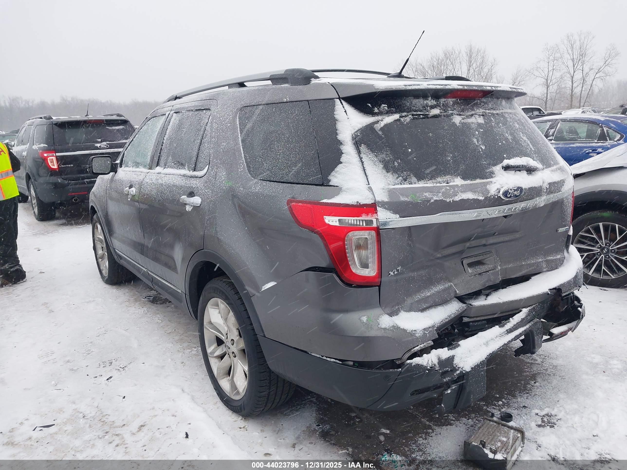 FORD EXPLORER image 3