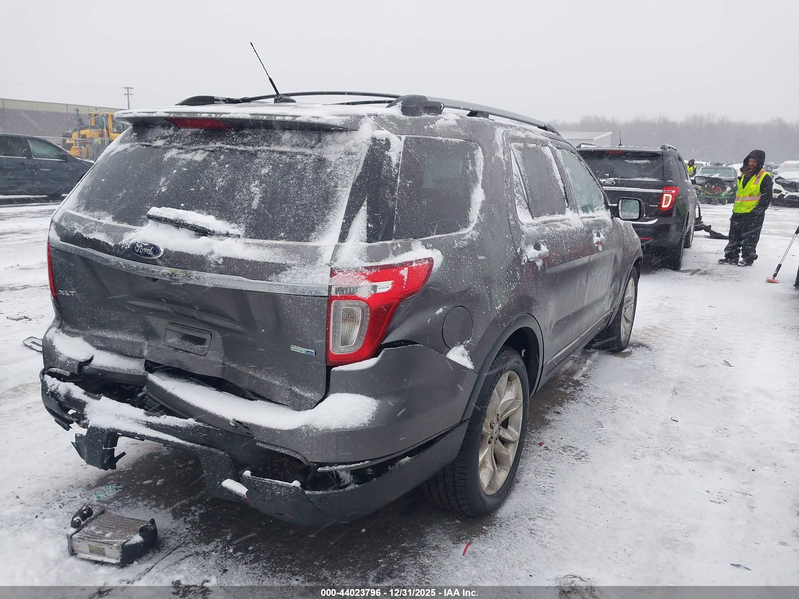 FORD EXPLORER image 4