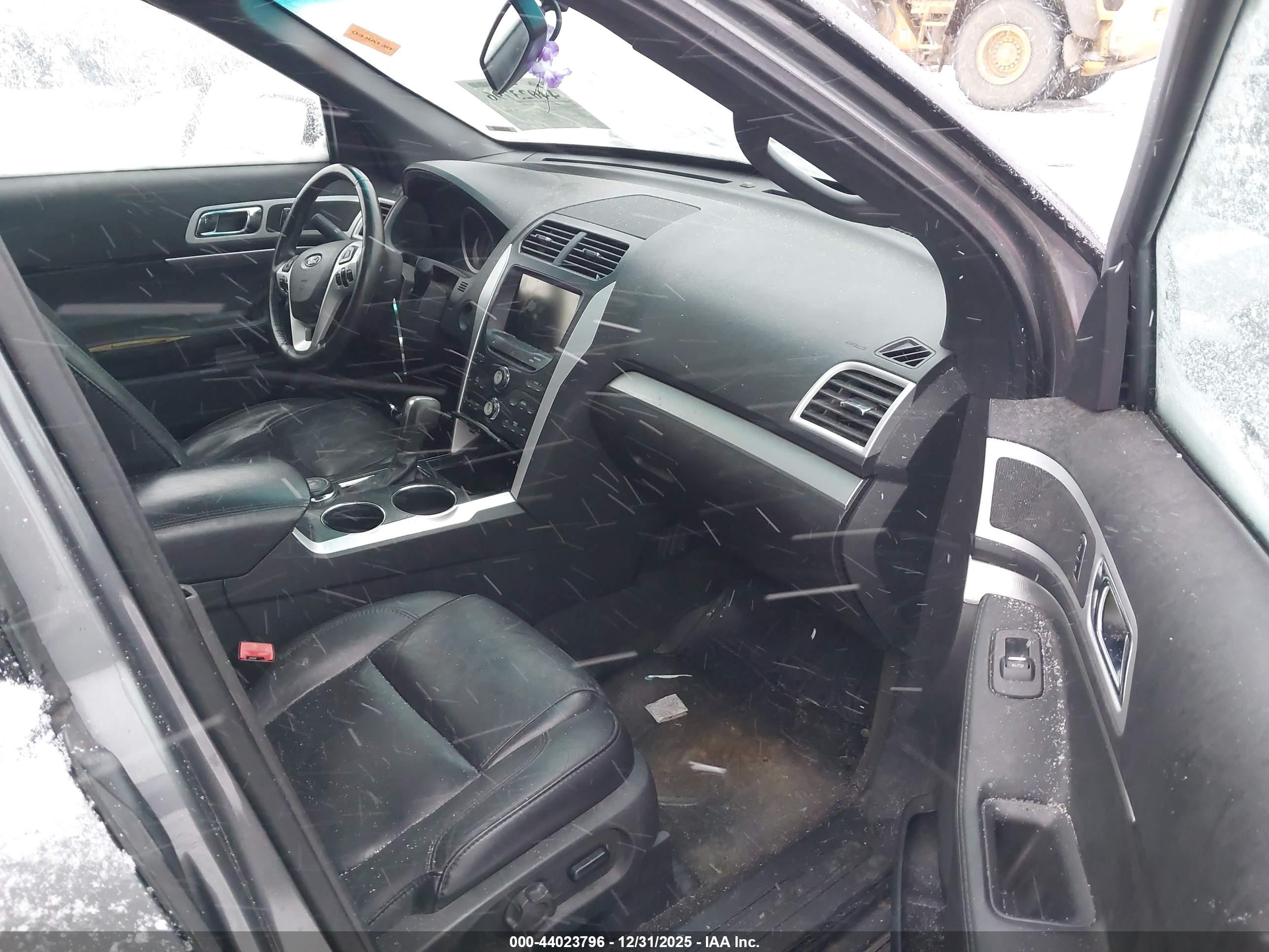FORD EXPLORER image 5