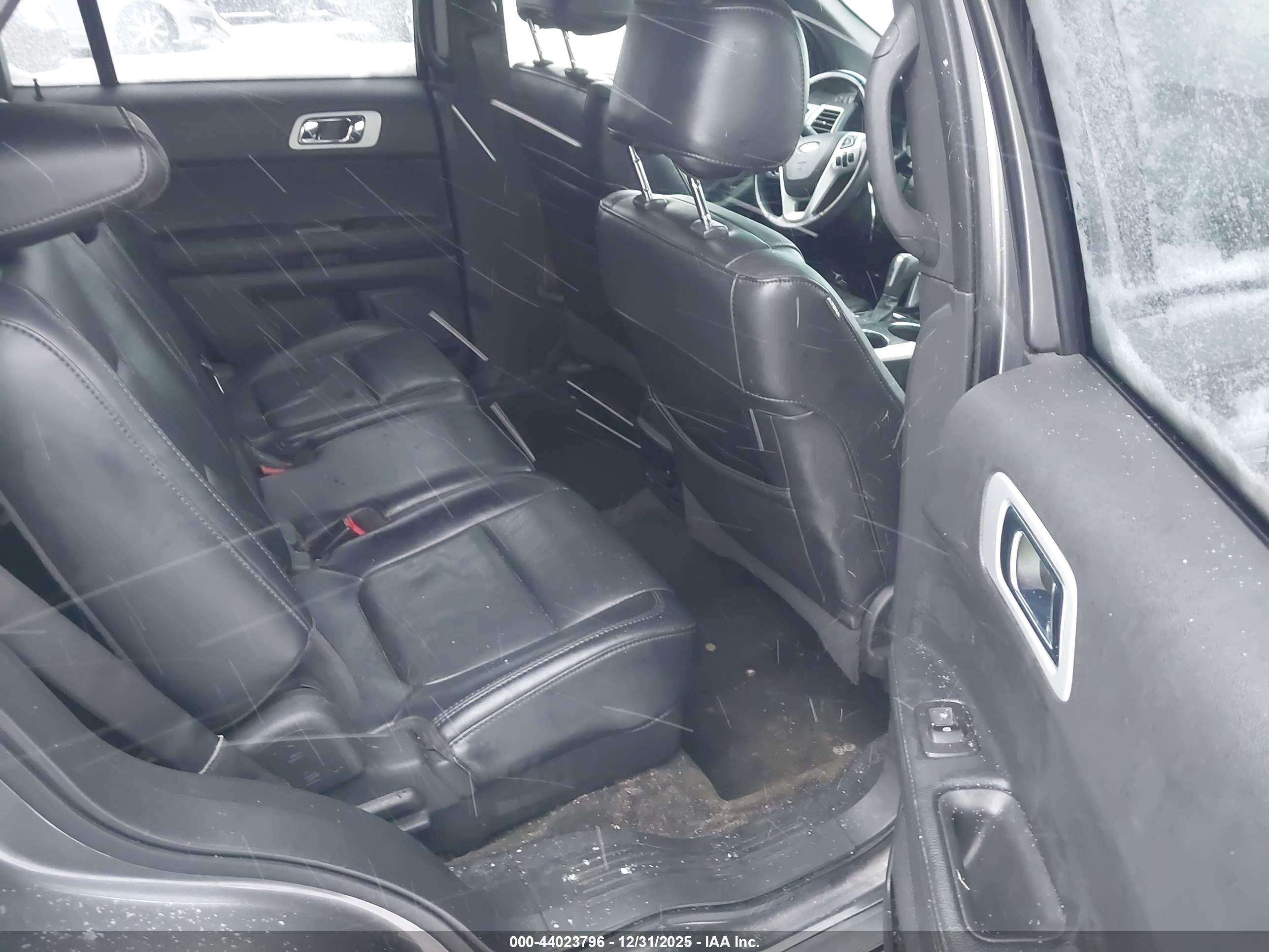 FORD EXPLORER image 8