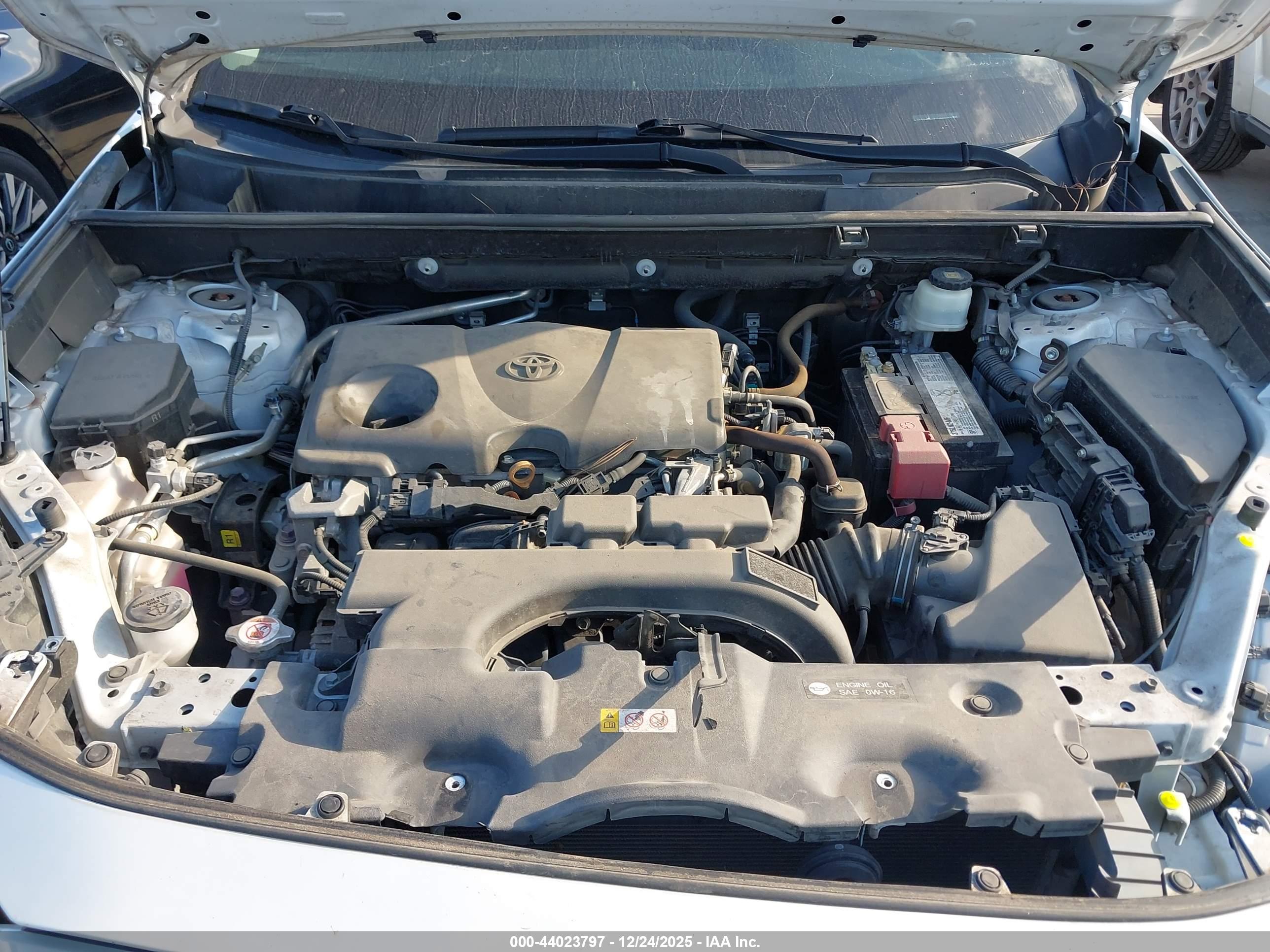TOYOTA RAV4 image 10