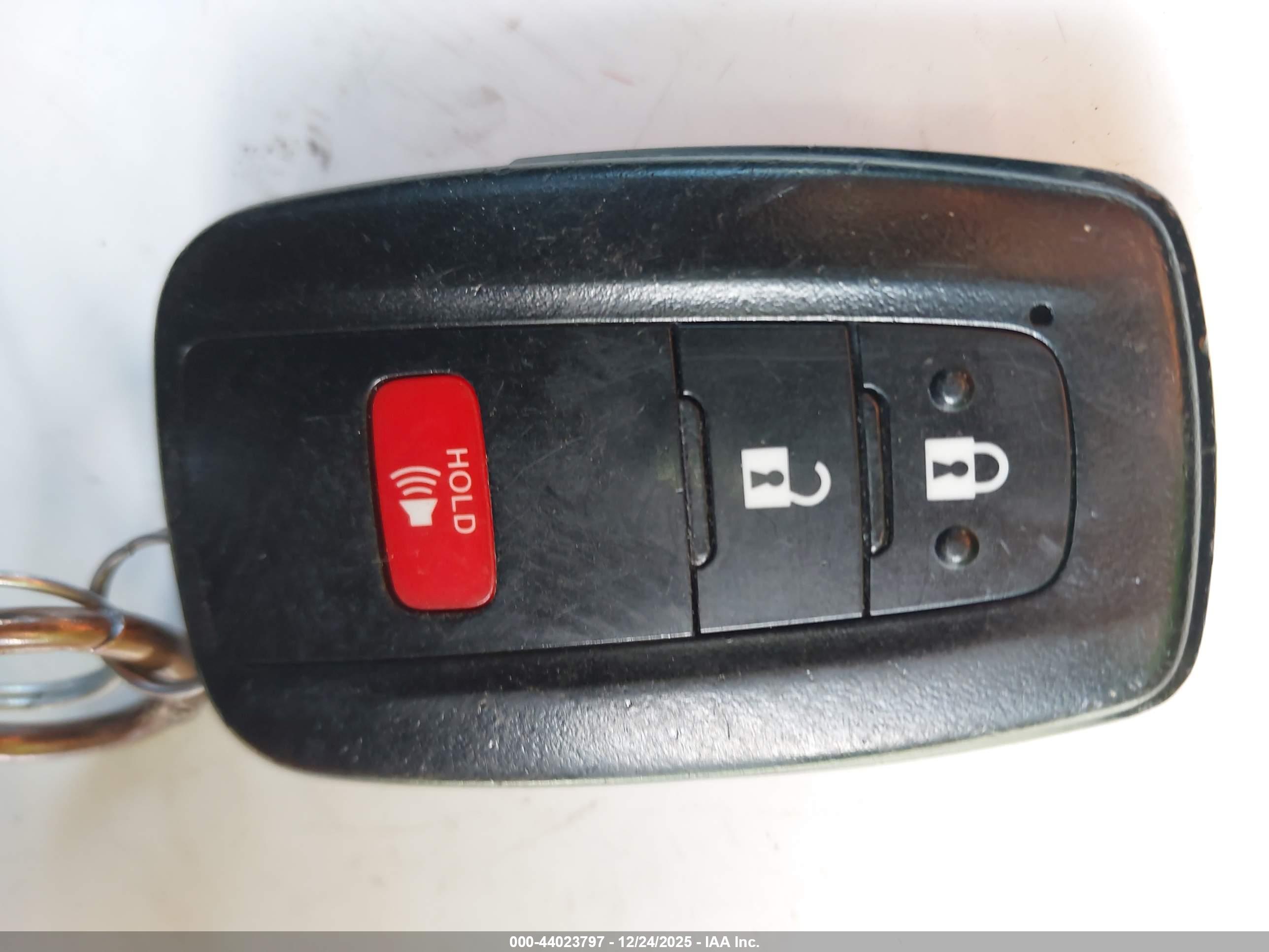 TOYOTA RAV4 image 11