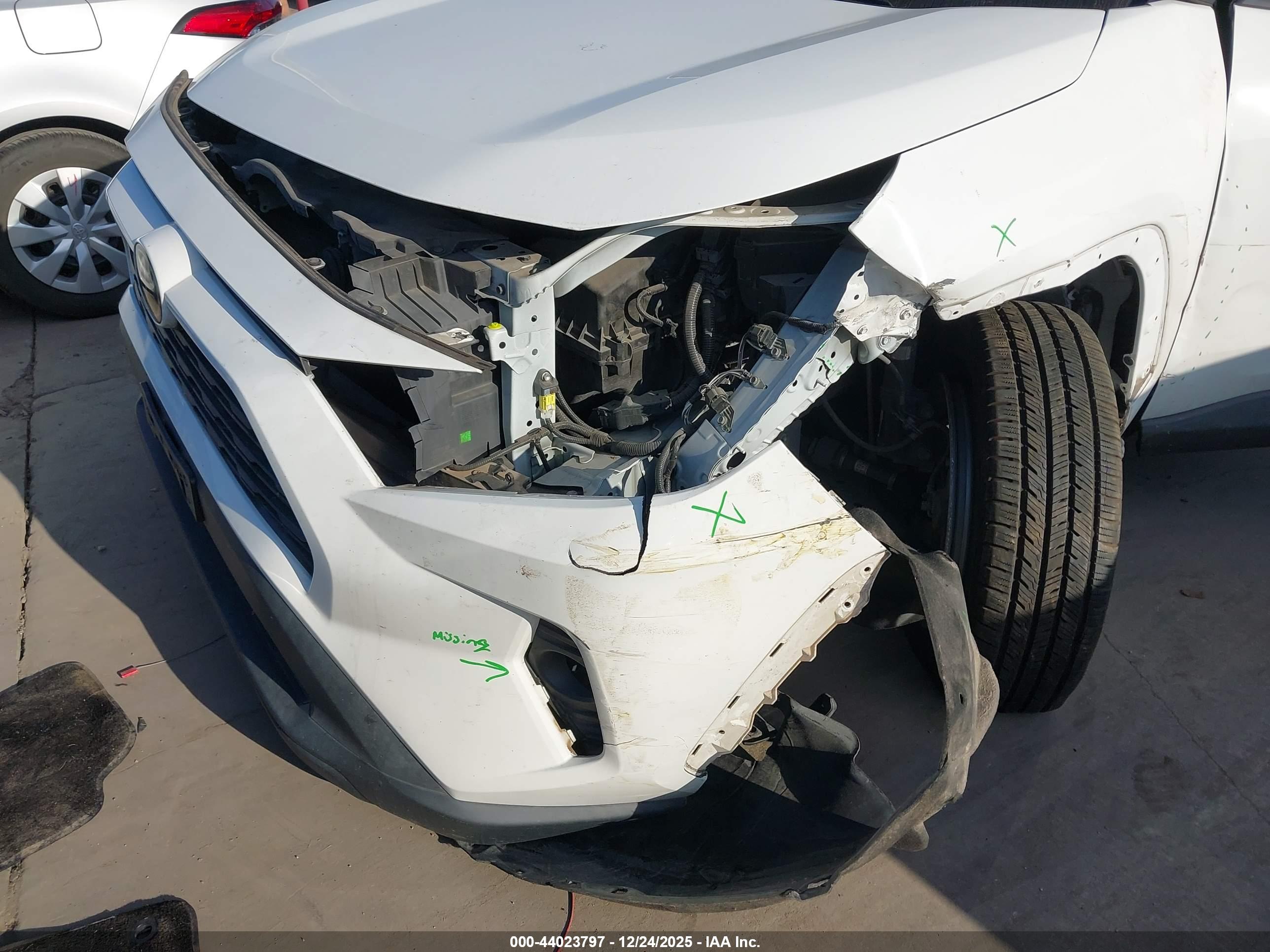TOYOTA RAV4 image 6