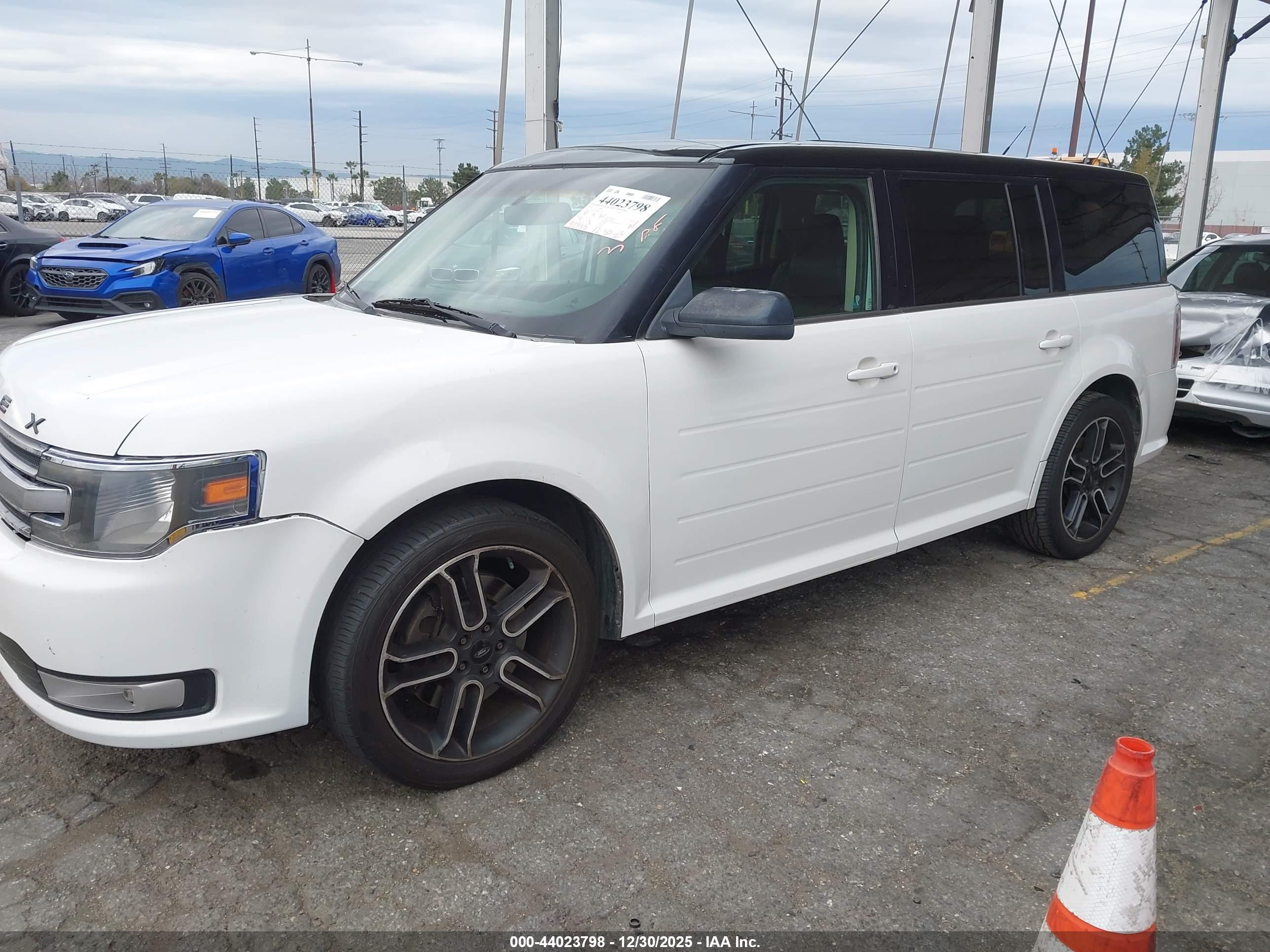 FORD FLEX image 2