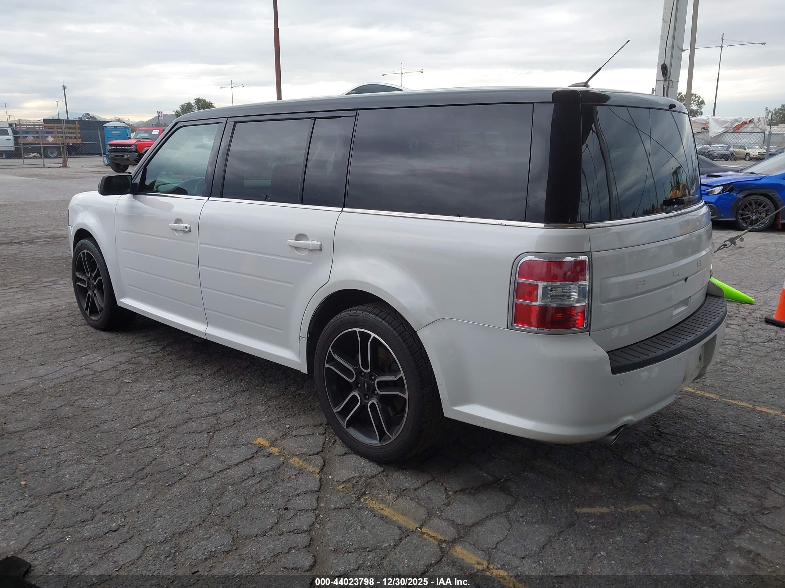 FORD FLEX image 3