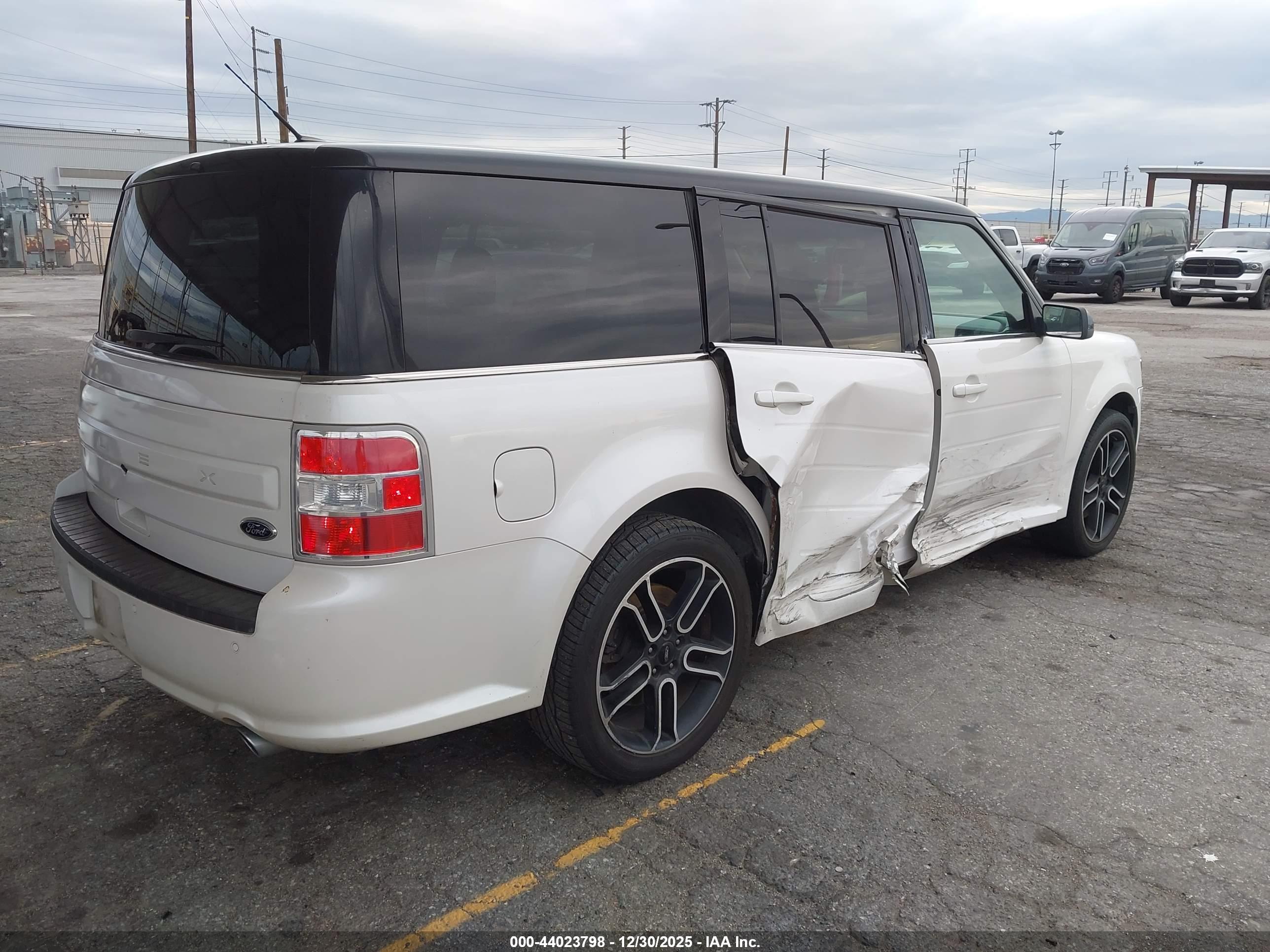 FORD FLEX image 4