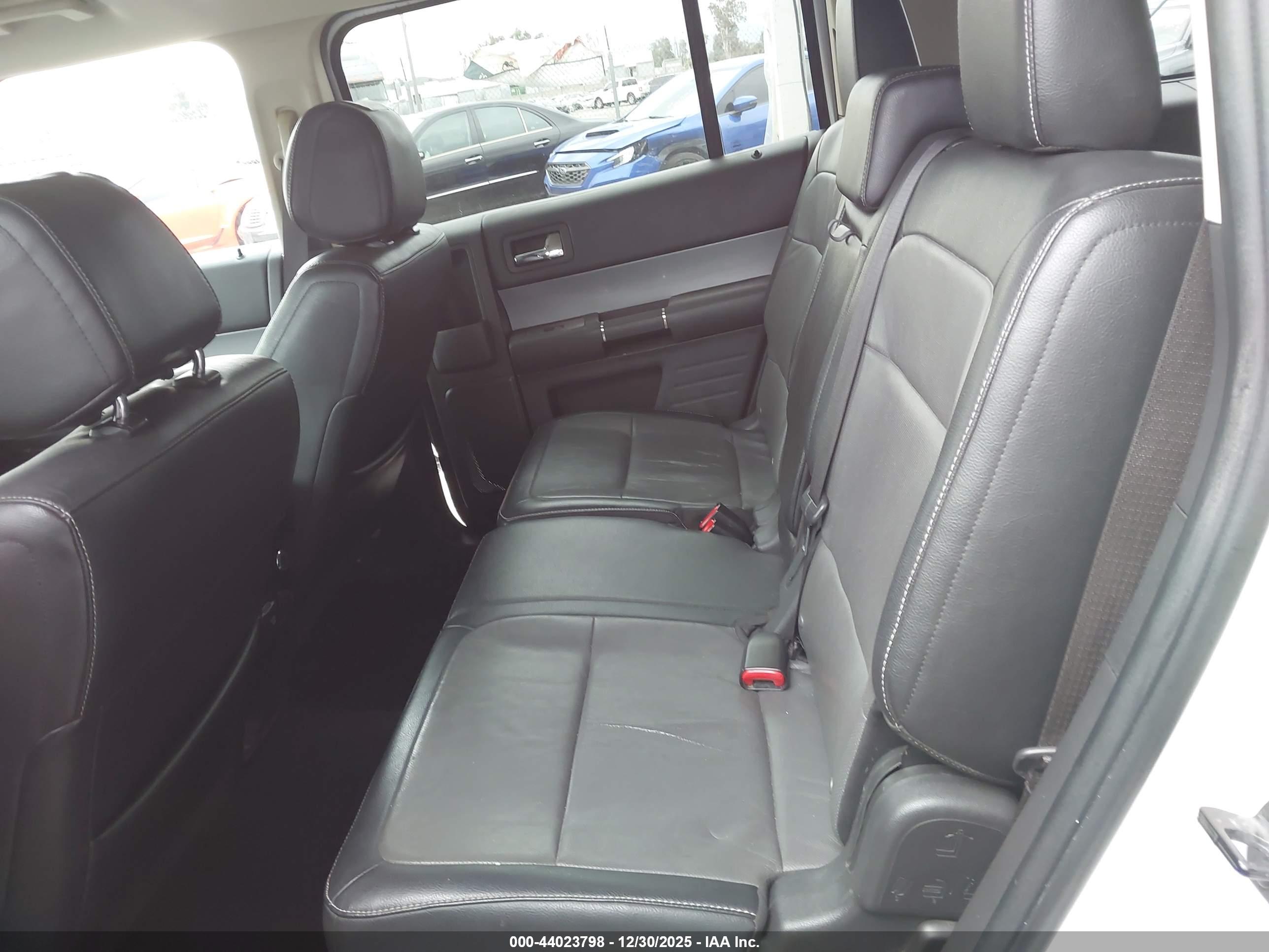 FORD FLEX image 8