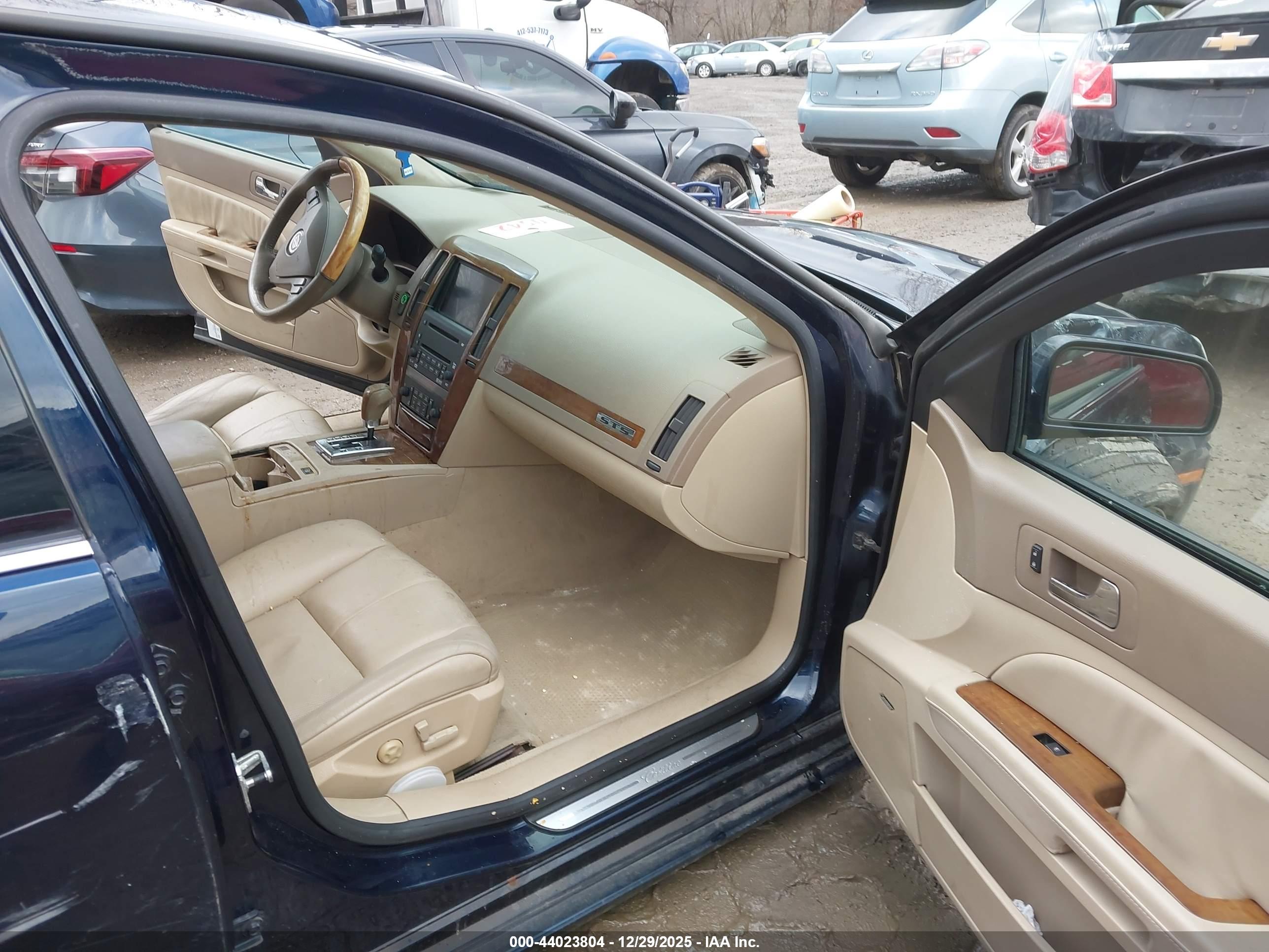CADILLAC STS image 5