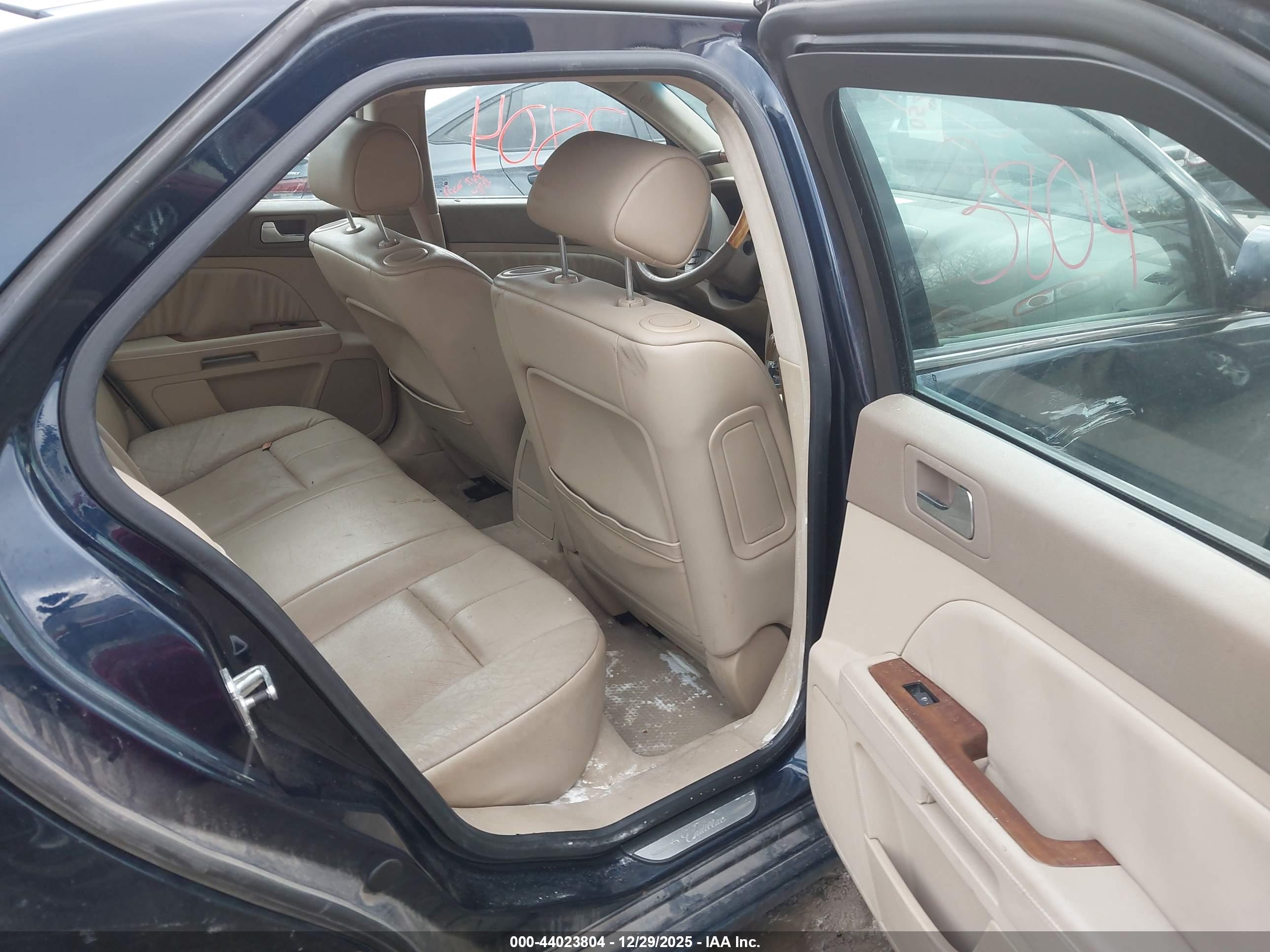 CADILLAC STS image 8