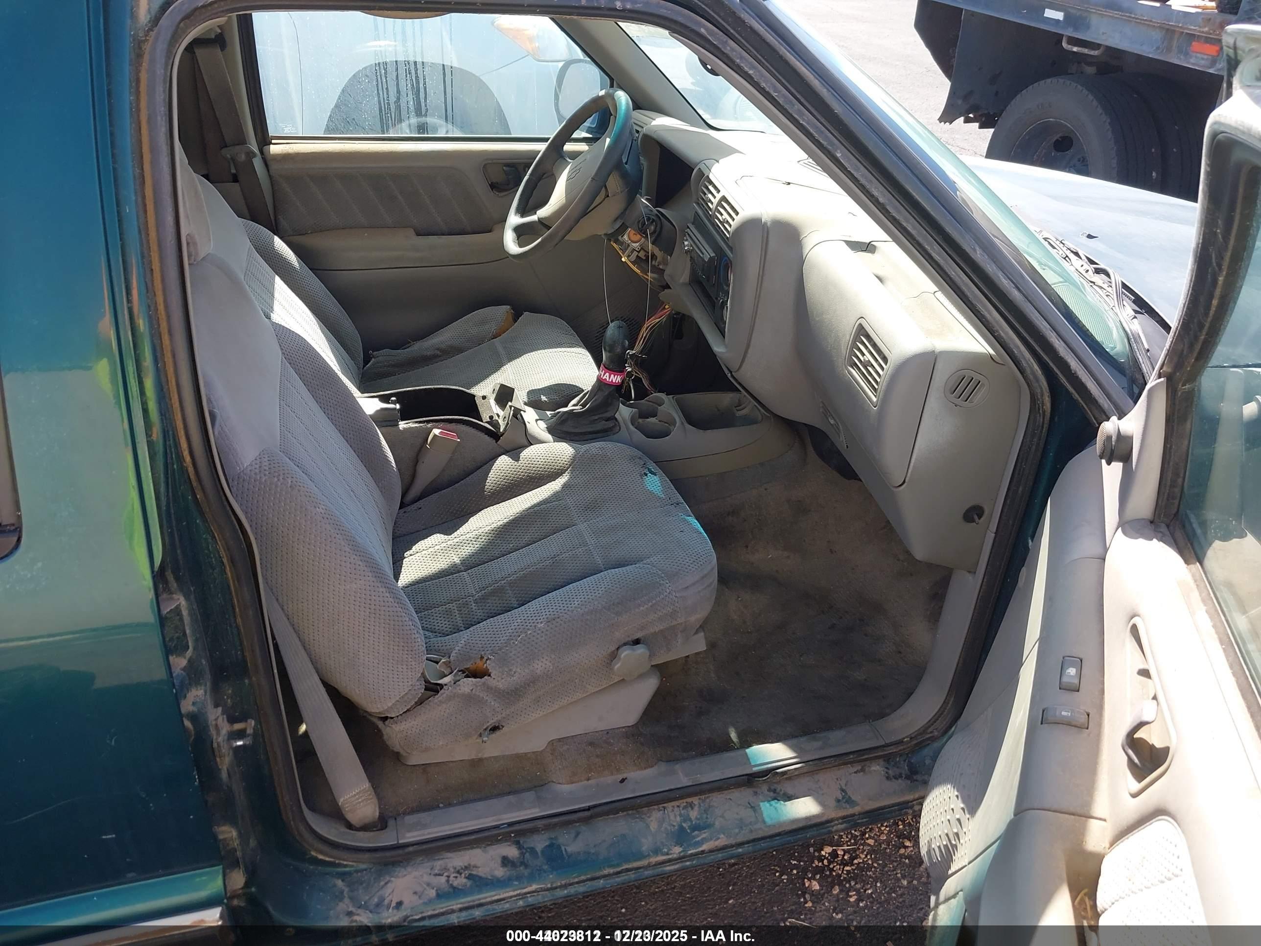 CHEVROLET BLAZER image 5