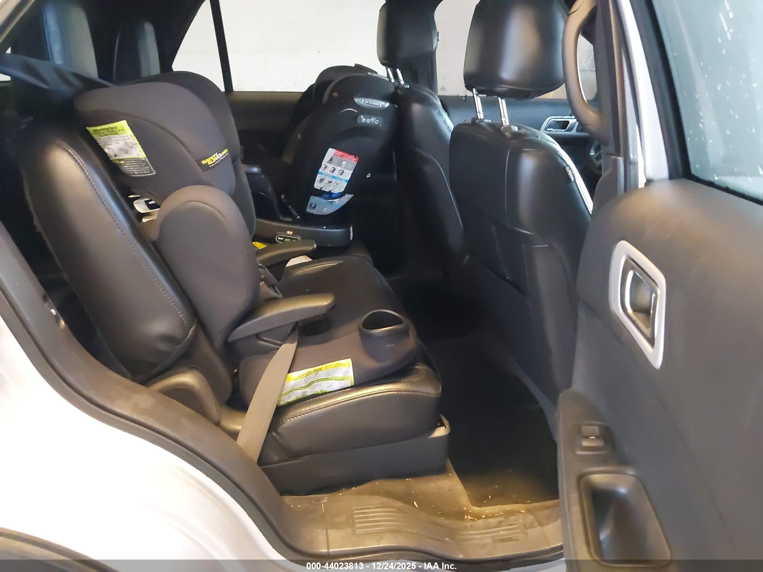 FORD EXPLORER image 8