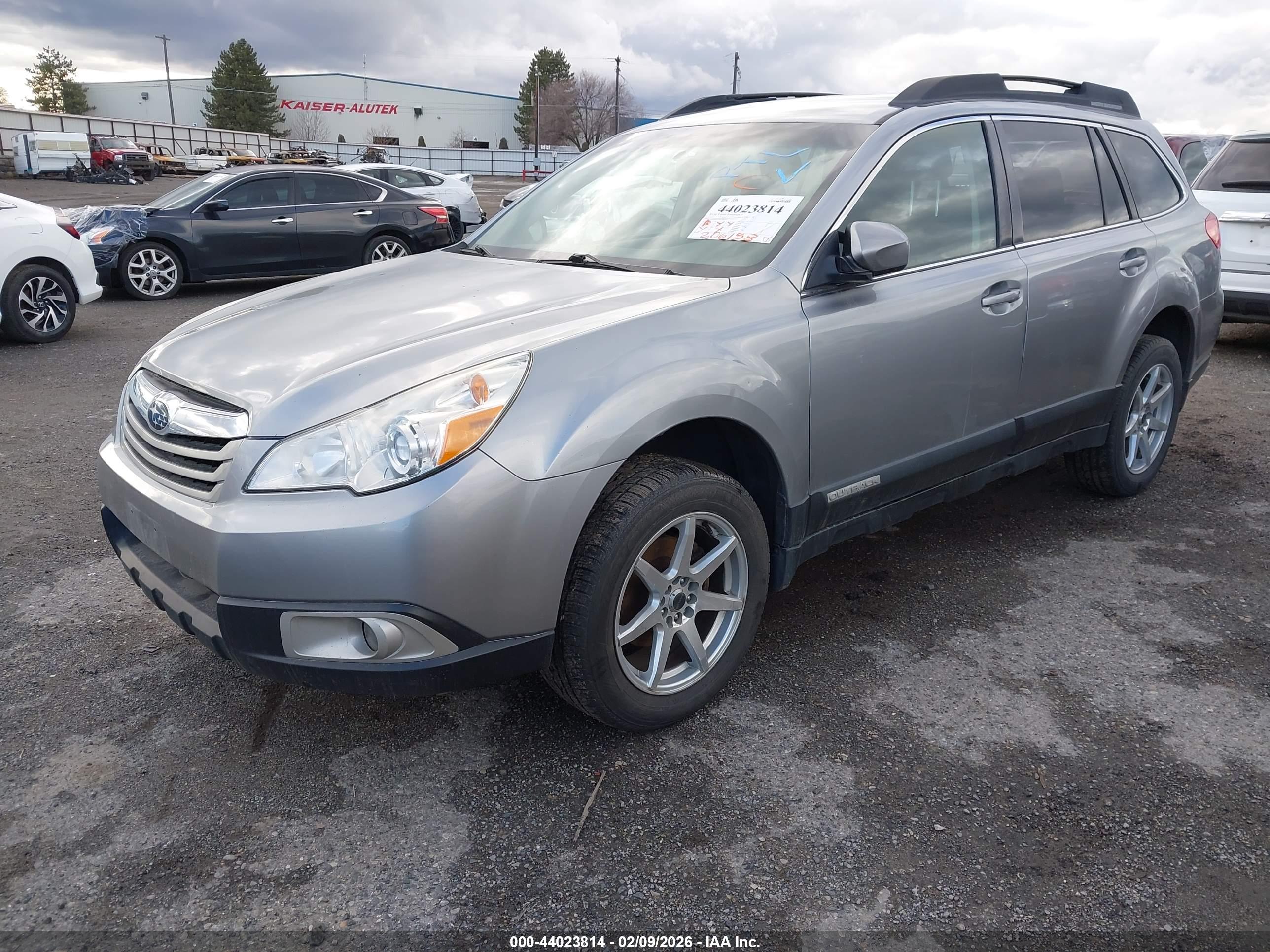 SUBARU OUTBACK image 2