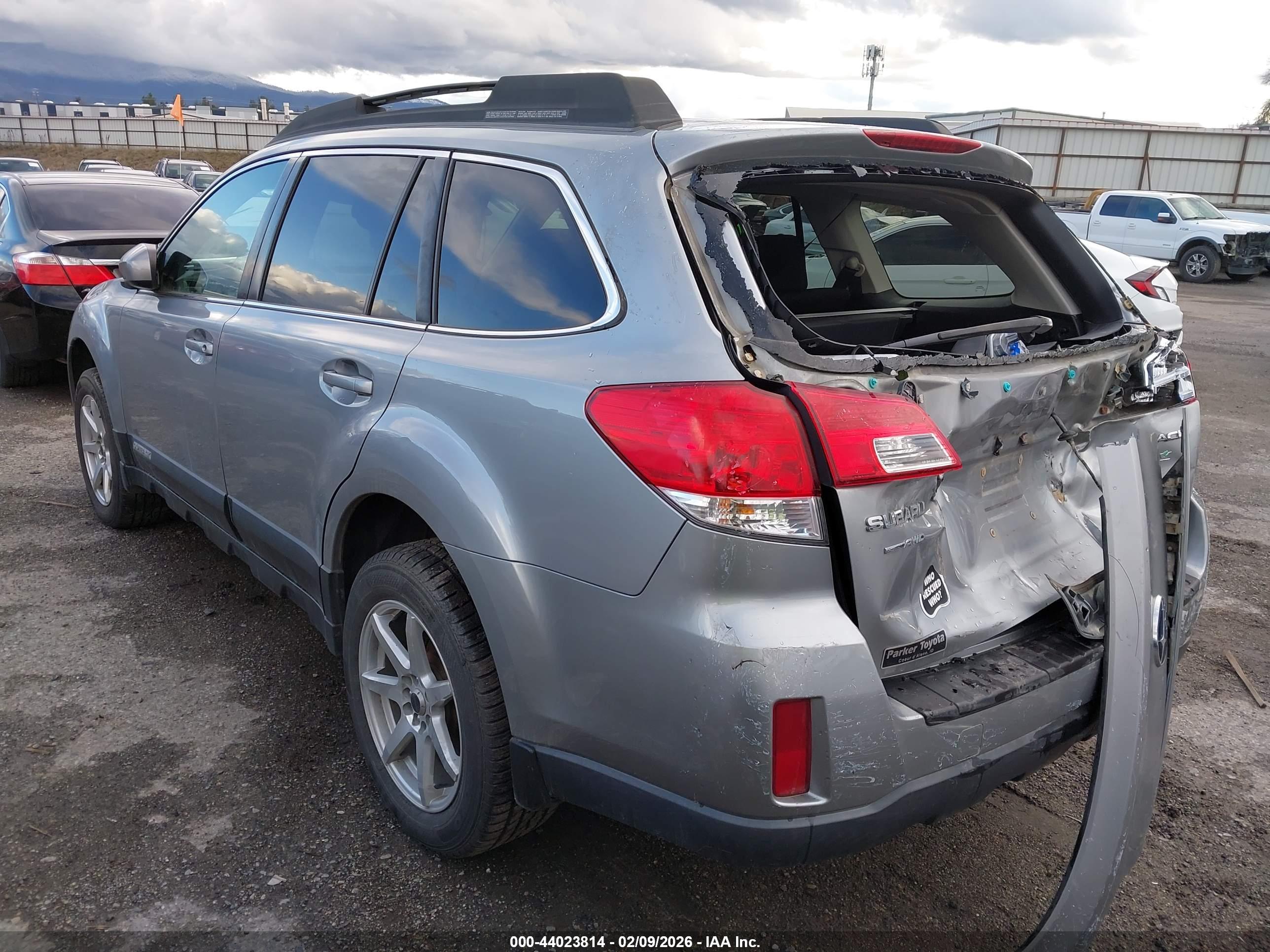 SUBARU OUTBACK image 3