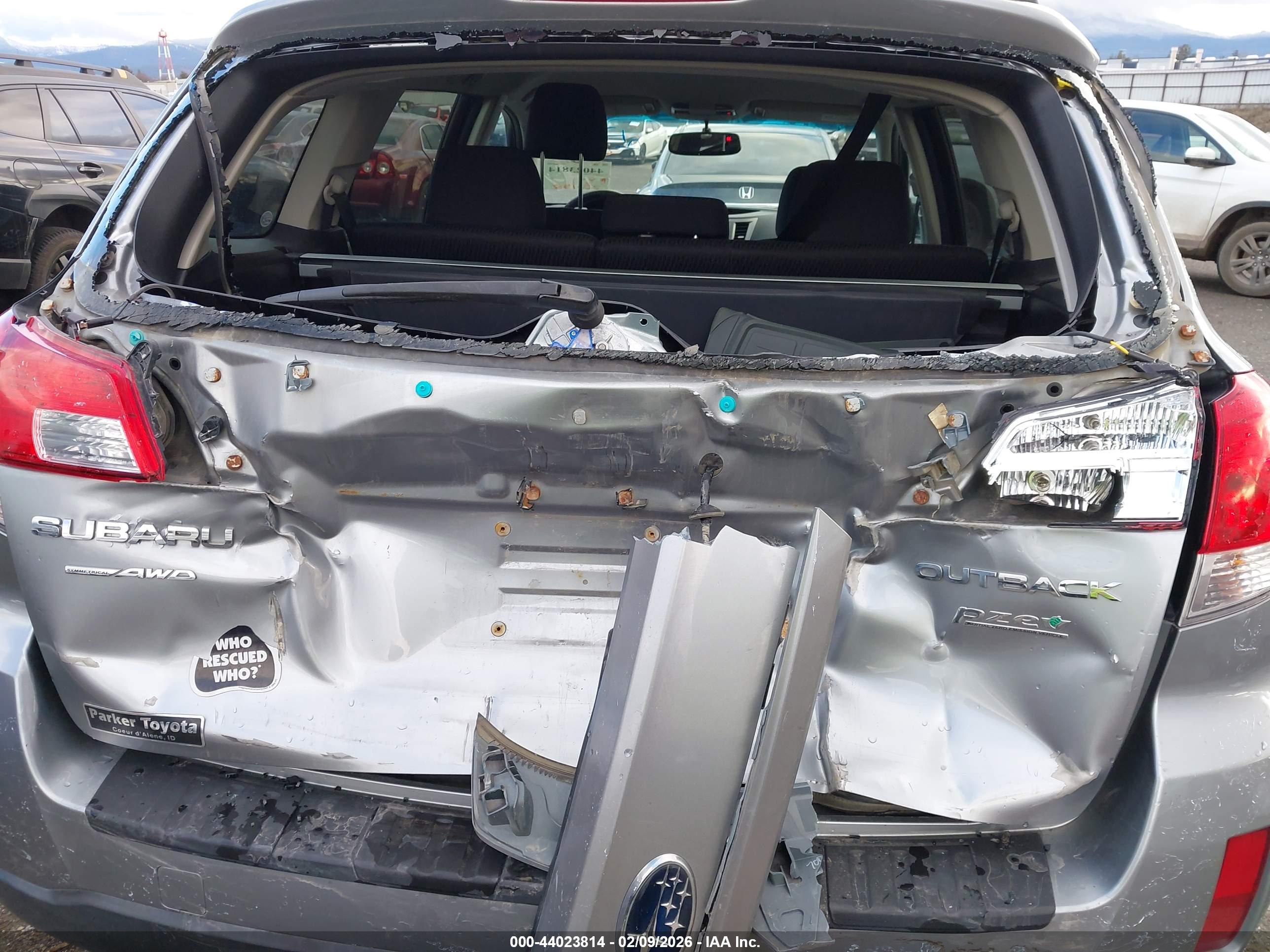 SUBARU OUTBACK image 6