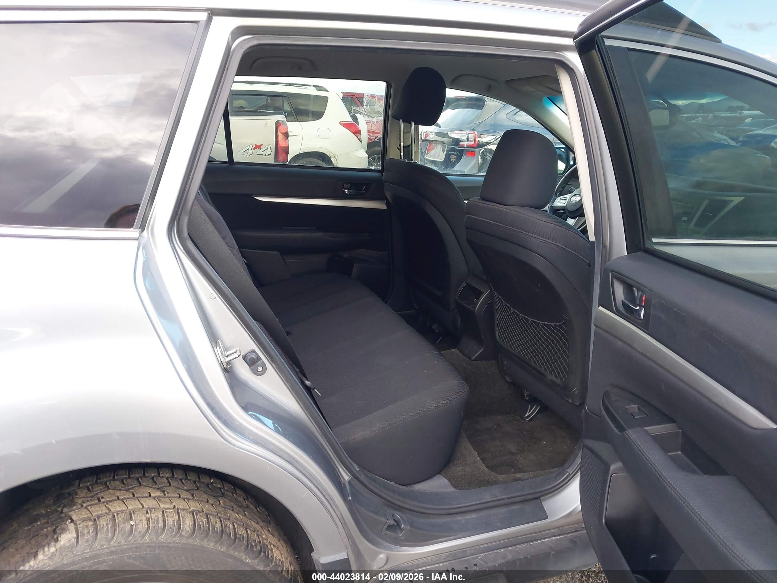 SUBARU OUTBACK image 8