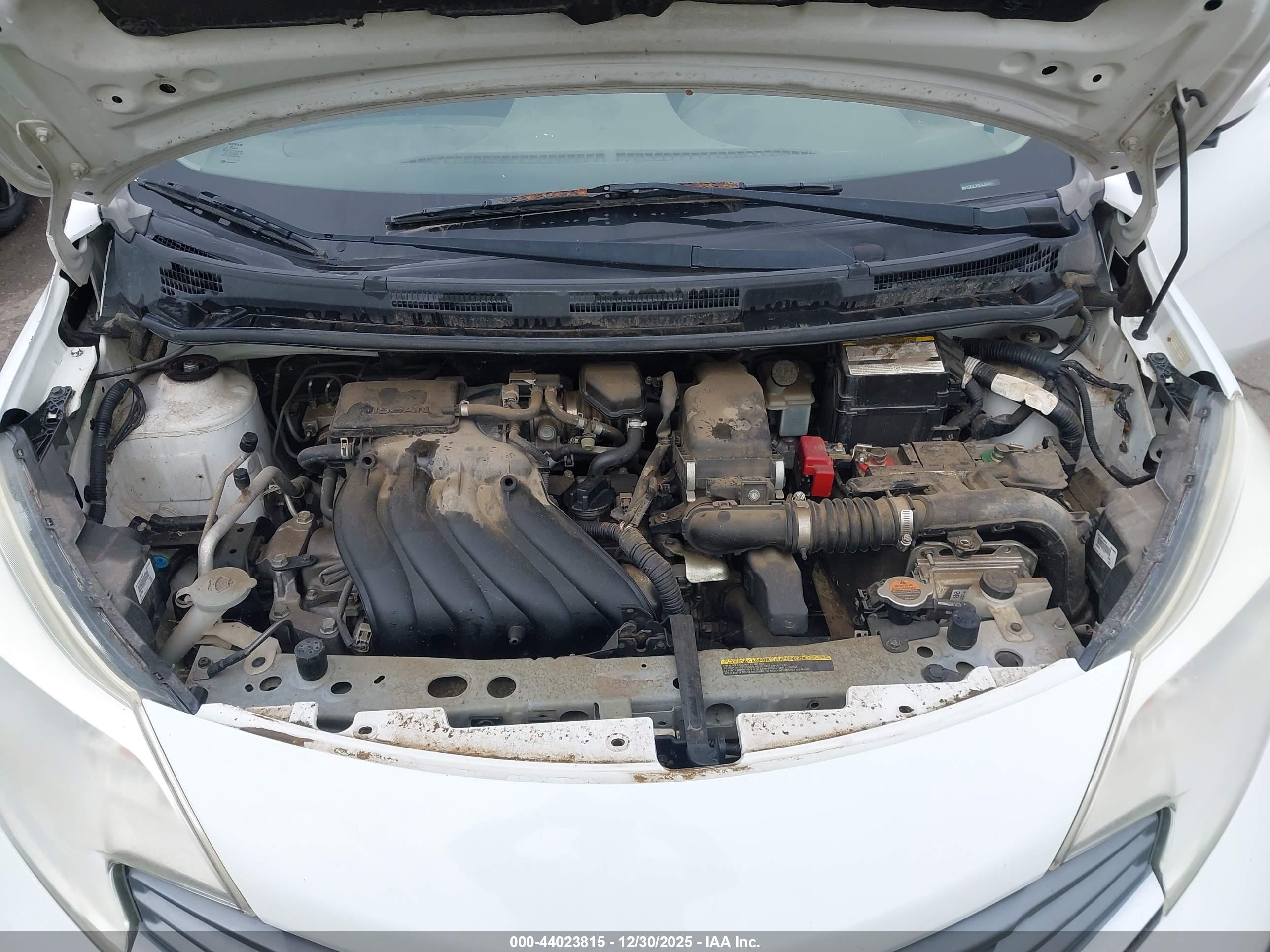 NISSAN VERSA image 10