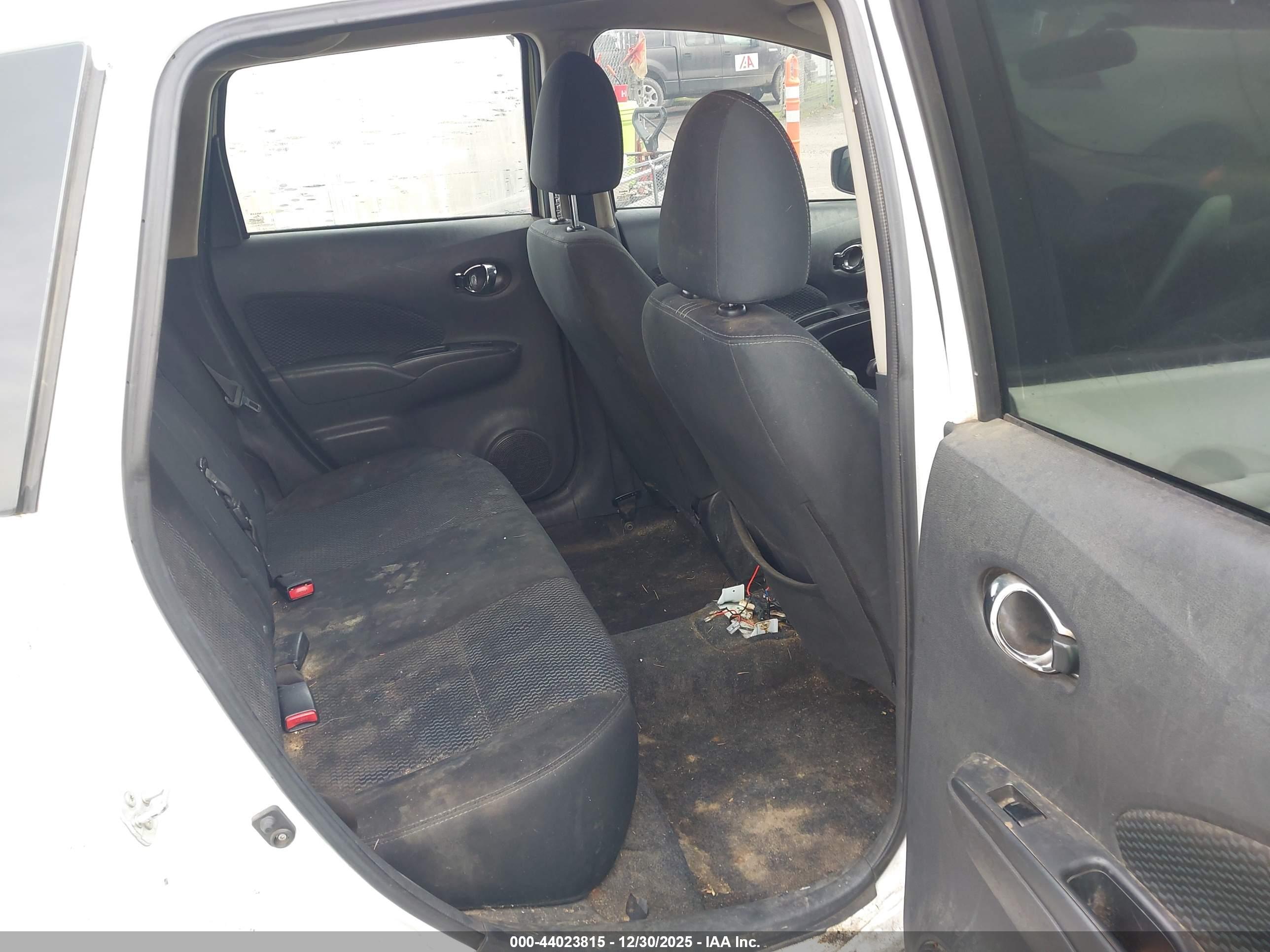 NISSAN VERSA image 8